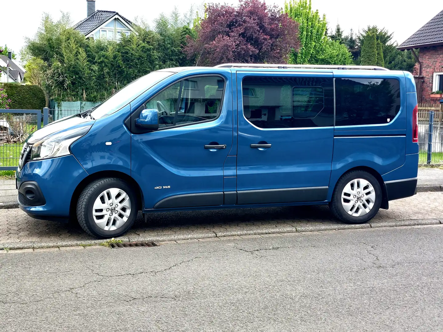 Nissan NV300 Camper L1H1 Premium (Trafic Talento Vivaro) Blau - 2