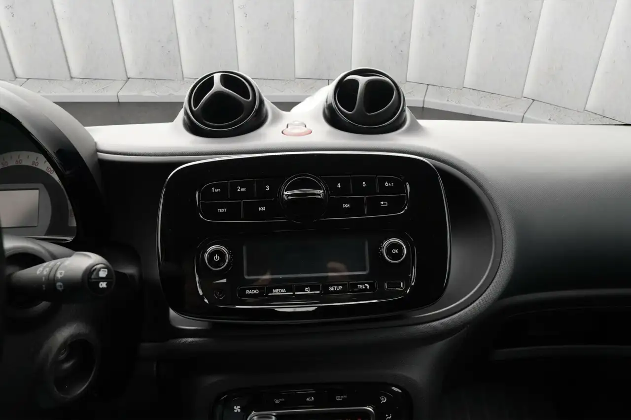 smart forTwo Smart EQ fortwo Tempomat Klimaautomatik Bluetooth 7