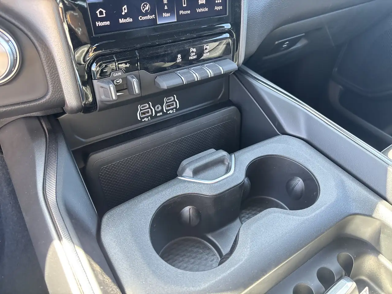 RAM 1500 снимка RAM 1500