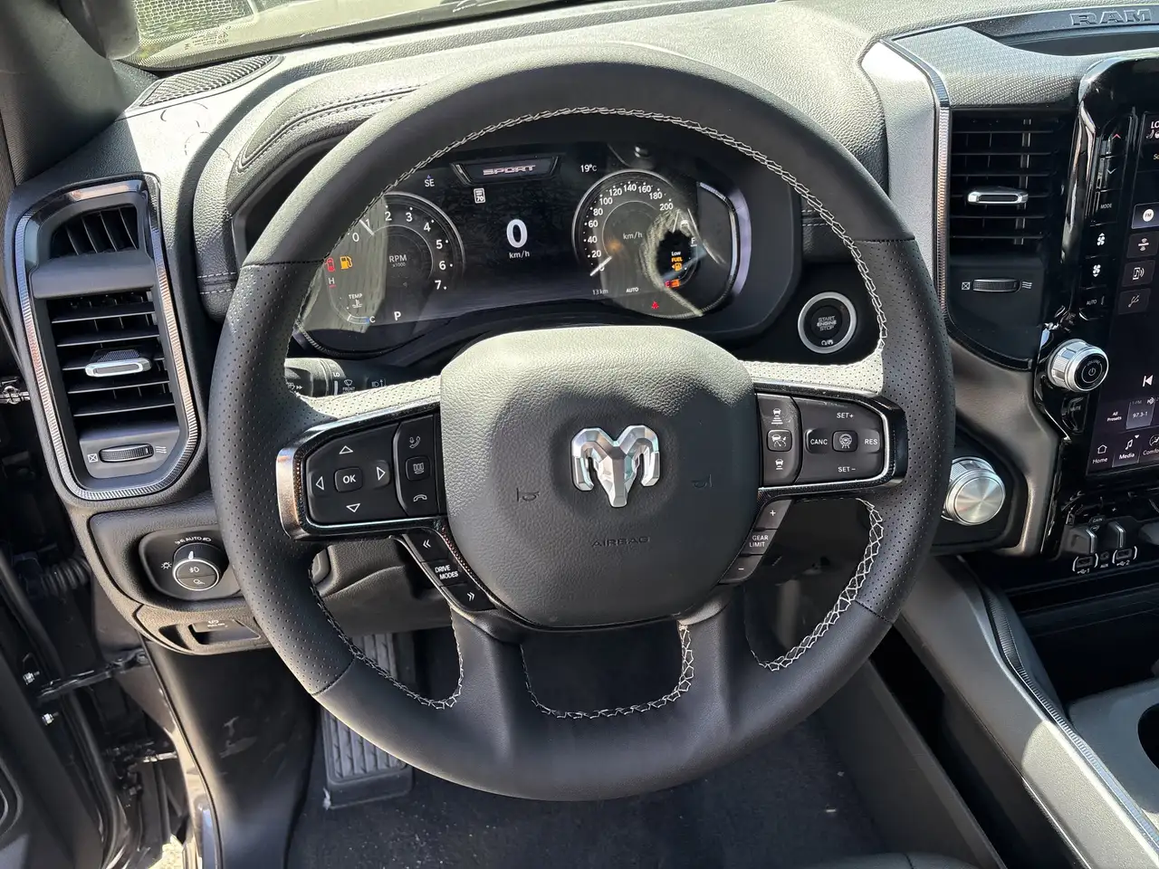 RAM 1500 снимка RAM 1500