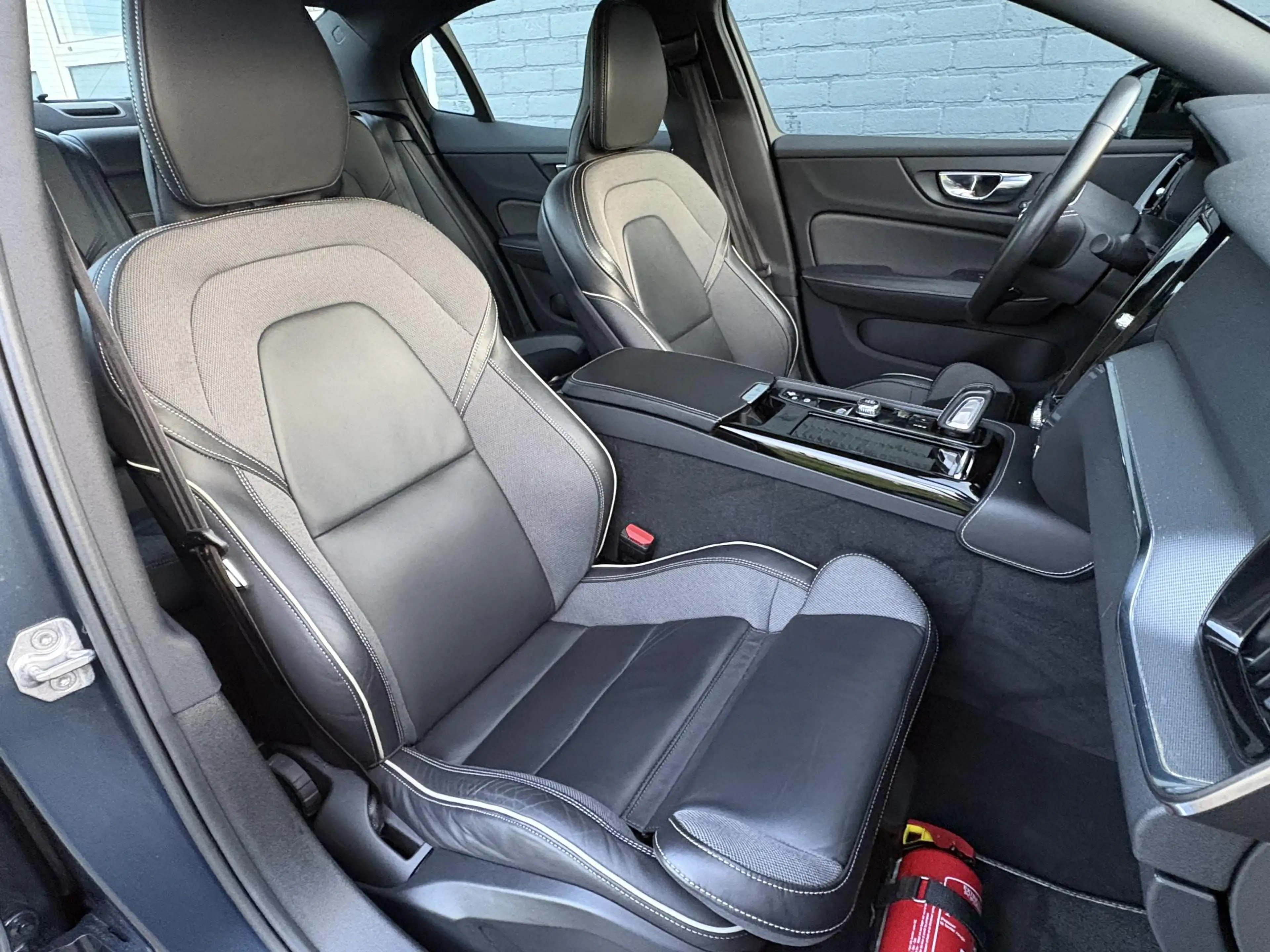 Volvo S60 2.0 Recharge T8 AWD R-Design | Trekhaak | Standkac — photo 5