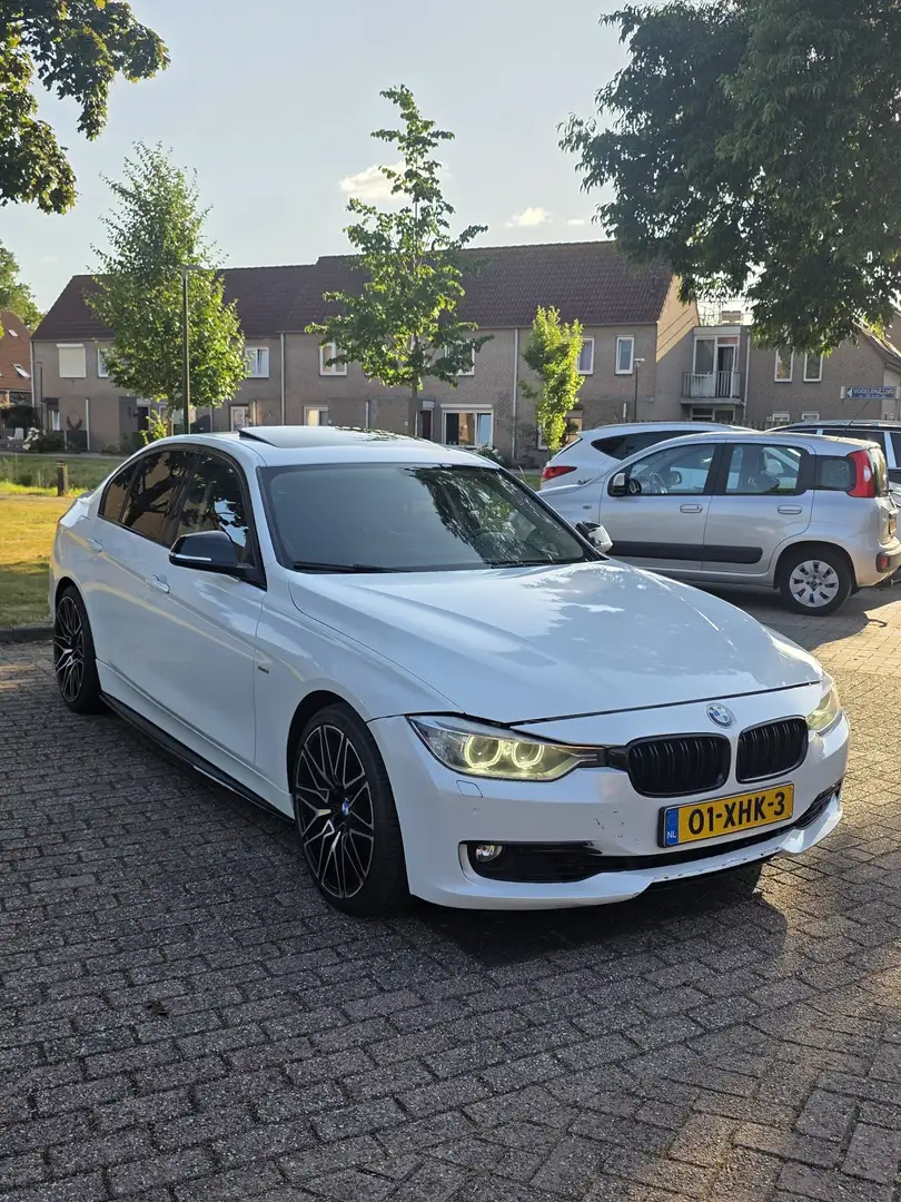 BMW 328 BMW 328i  M-Paket 2.0 Benzine  | 
280 Pk🐴 | Aut - 2