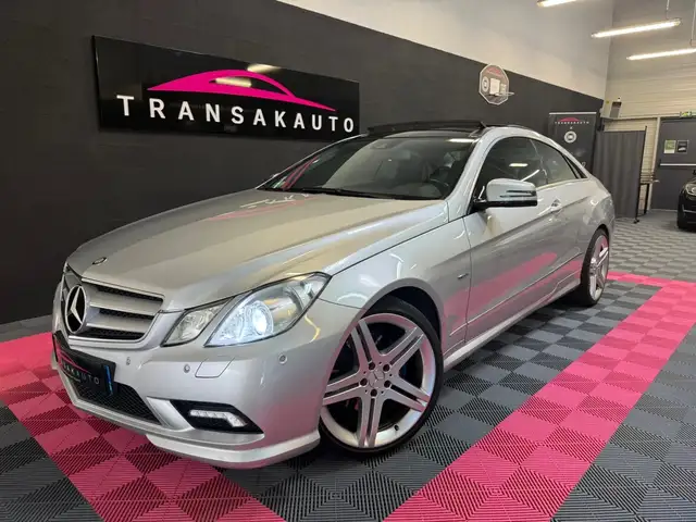 Mercedes-Benz E 350 COUPE 350 CDI BlueEfficiency Pack AMG Suivi Complet Toit Ouvrant