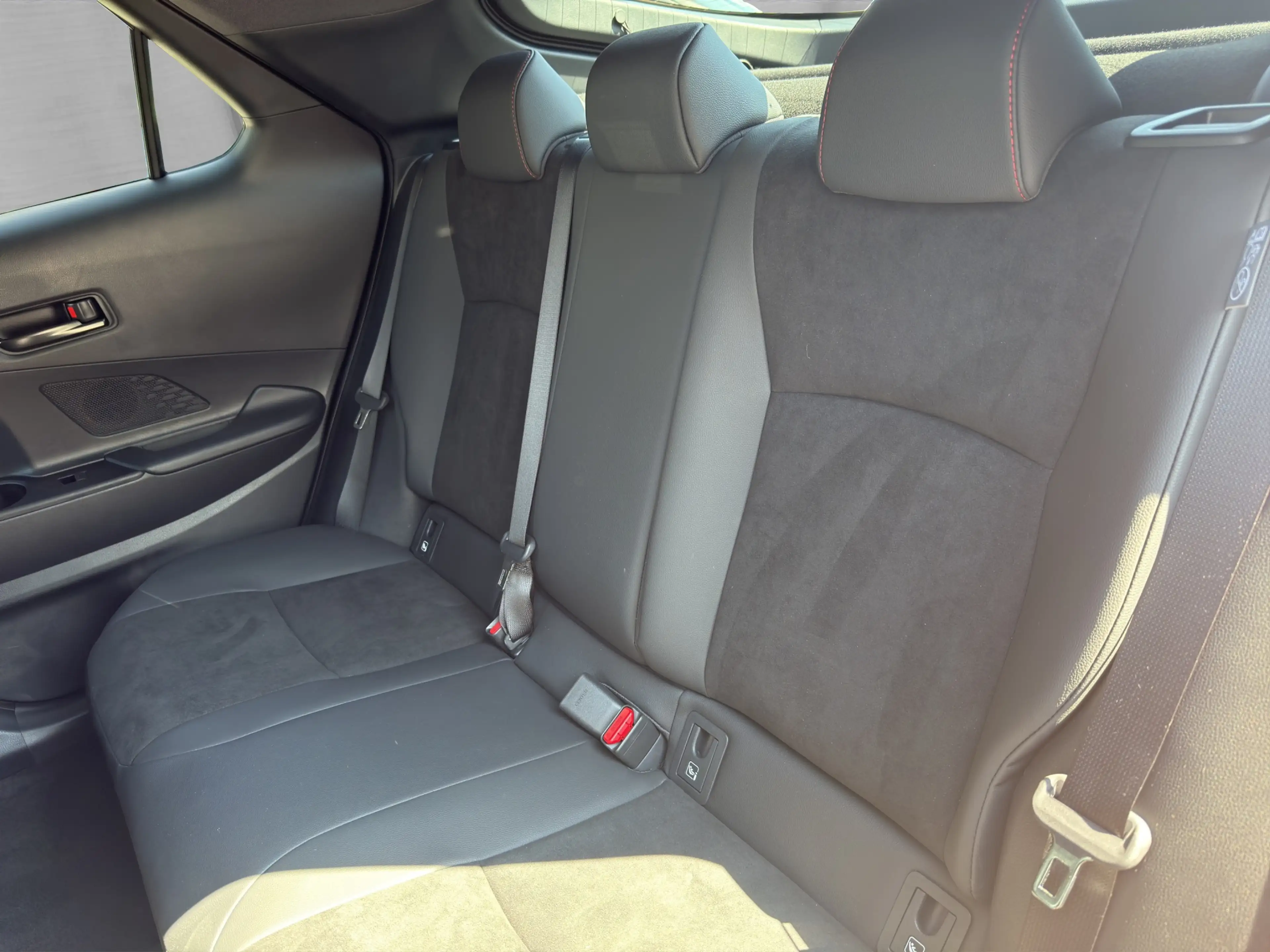 Toyota C-HR 2,0 l Plugin 4x2 GR Sport CVT — photo 6