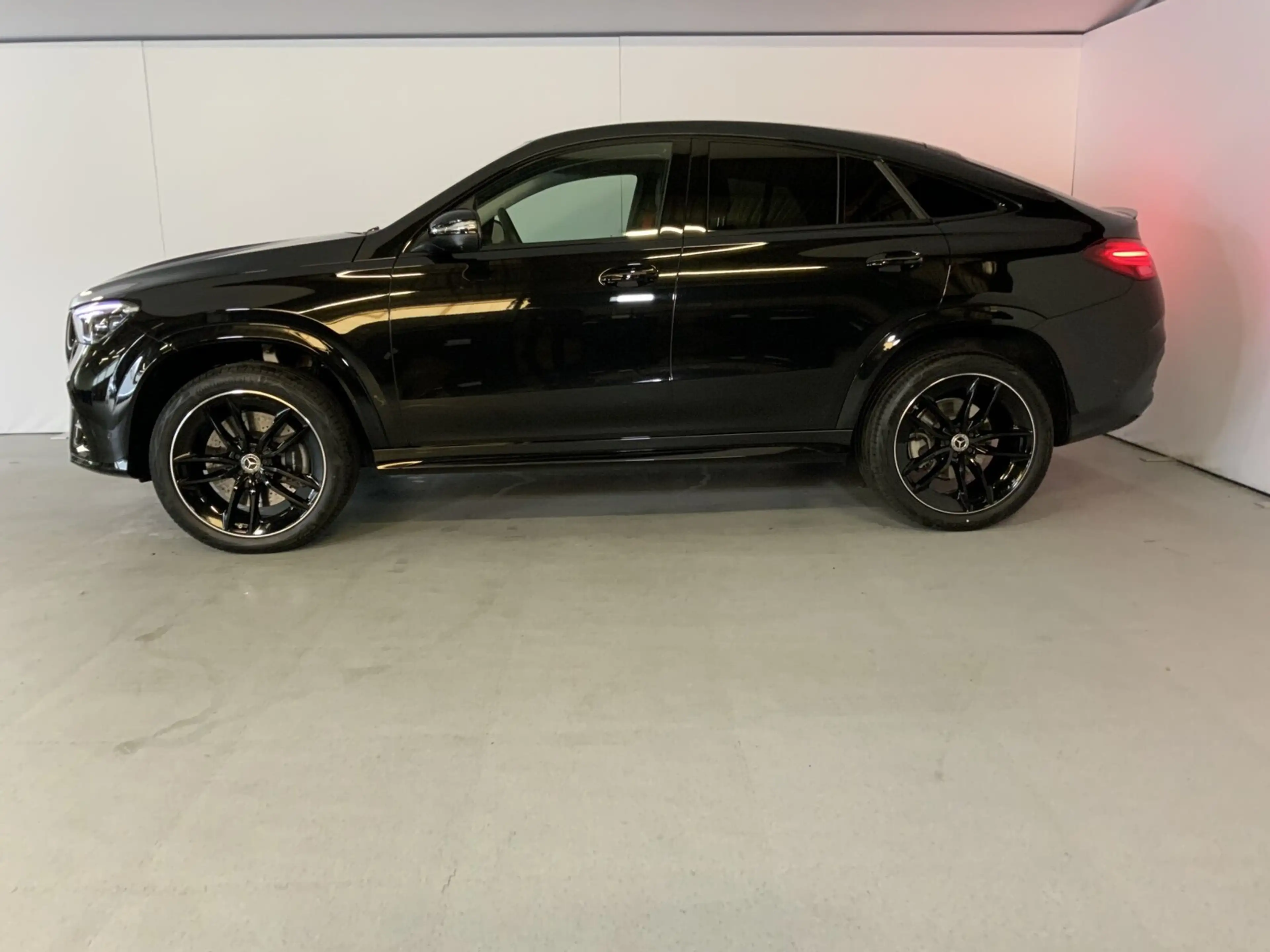 Mercedes-Benz GLE 450 GLE 450 d 4M Coupé AMG Night Pano AHK Standheiz — photo 3