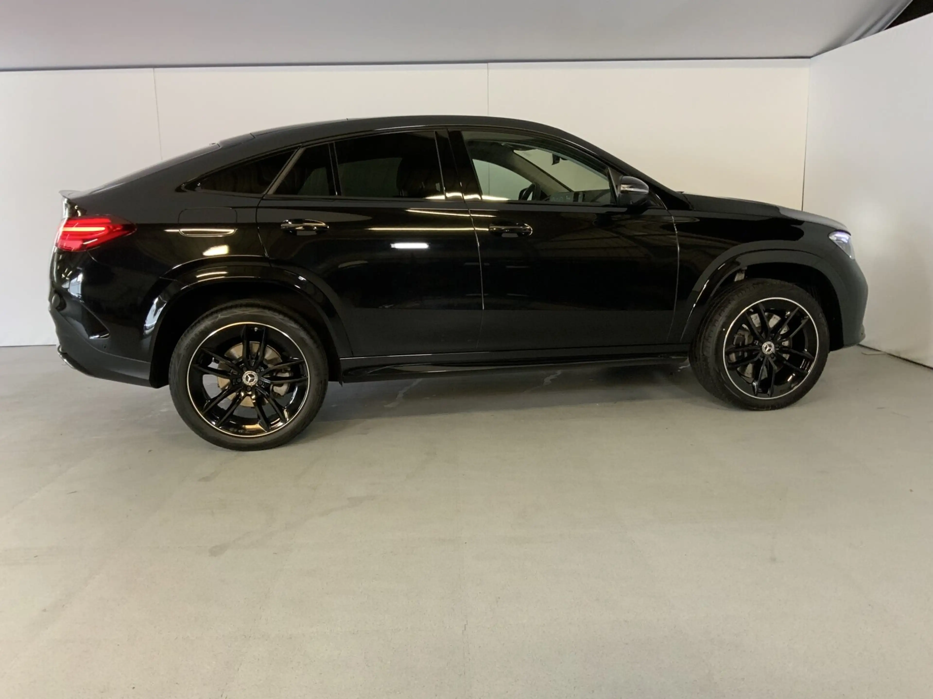 Mercedes-Benz GLE 450 GLE 450 d 4M Coupé AMG Night Pano AHK Standheiz — photo 4
