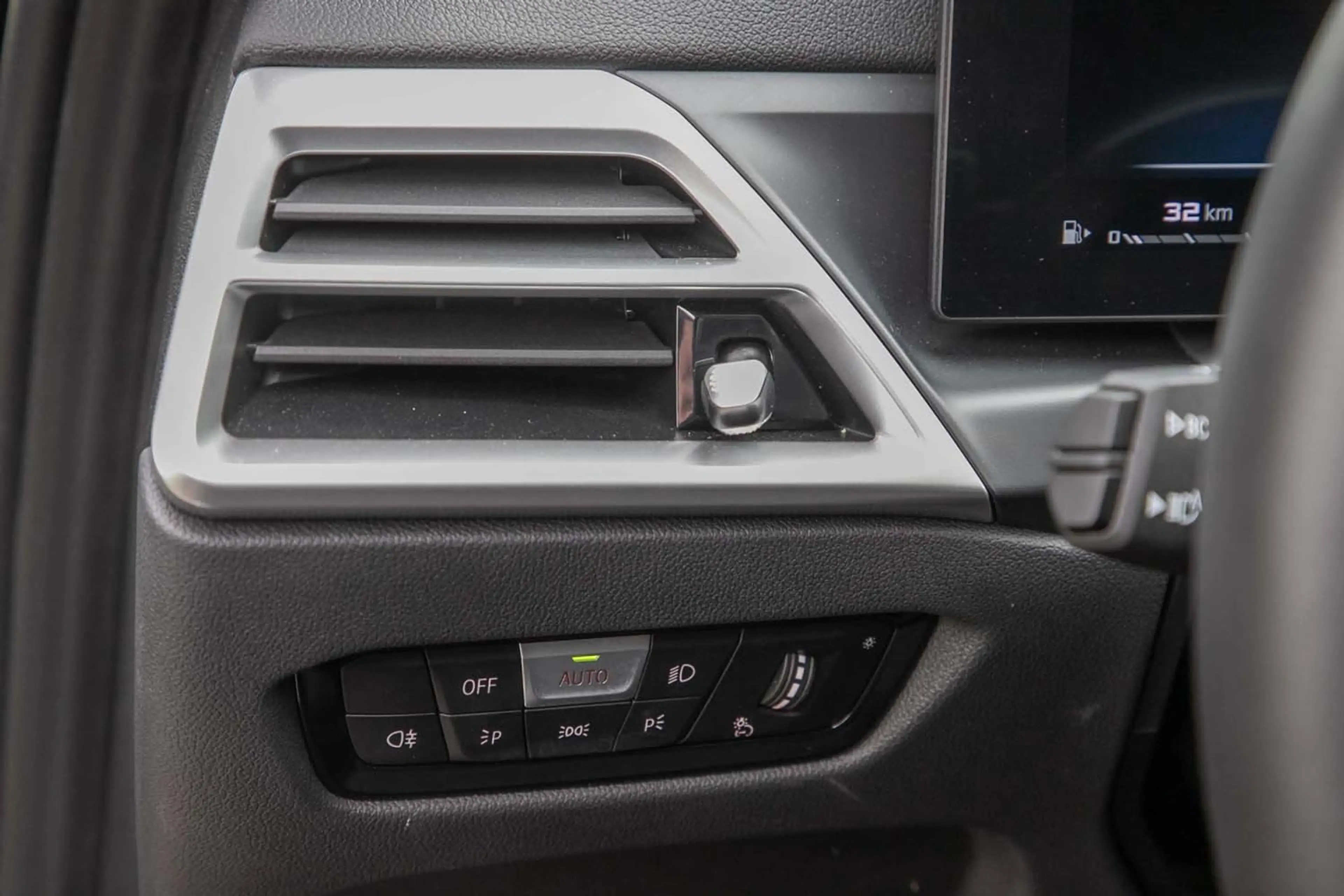 BMW 340 M340i xDrive Touring Pano HeadUp adLED HiFi RfKam — photo 11