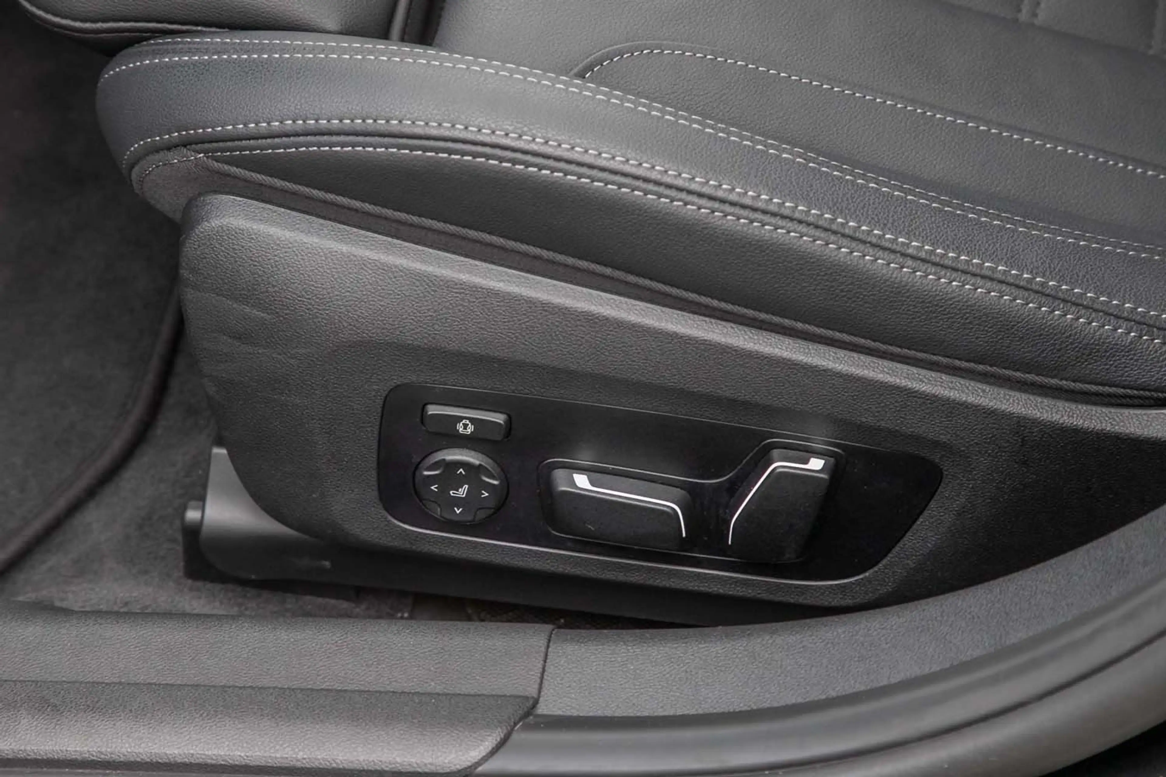 BMW 340 M340i xDrive Touring Pano HeadUp adLED HiFi RfKam — photo 12