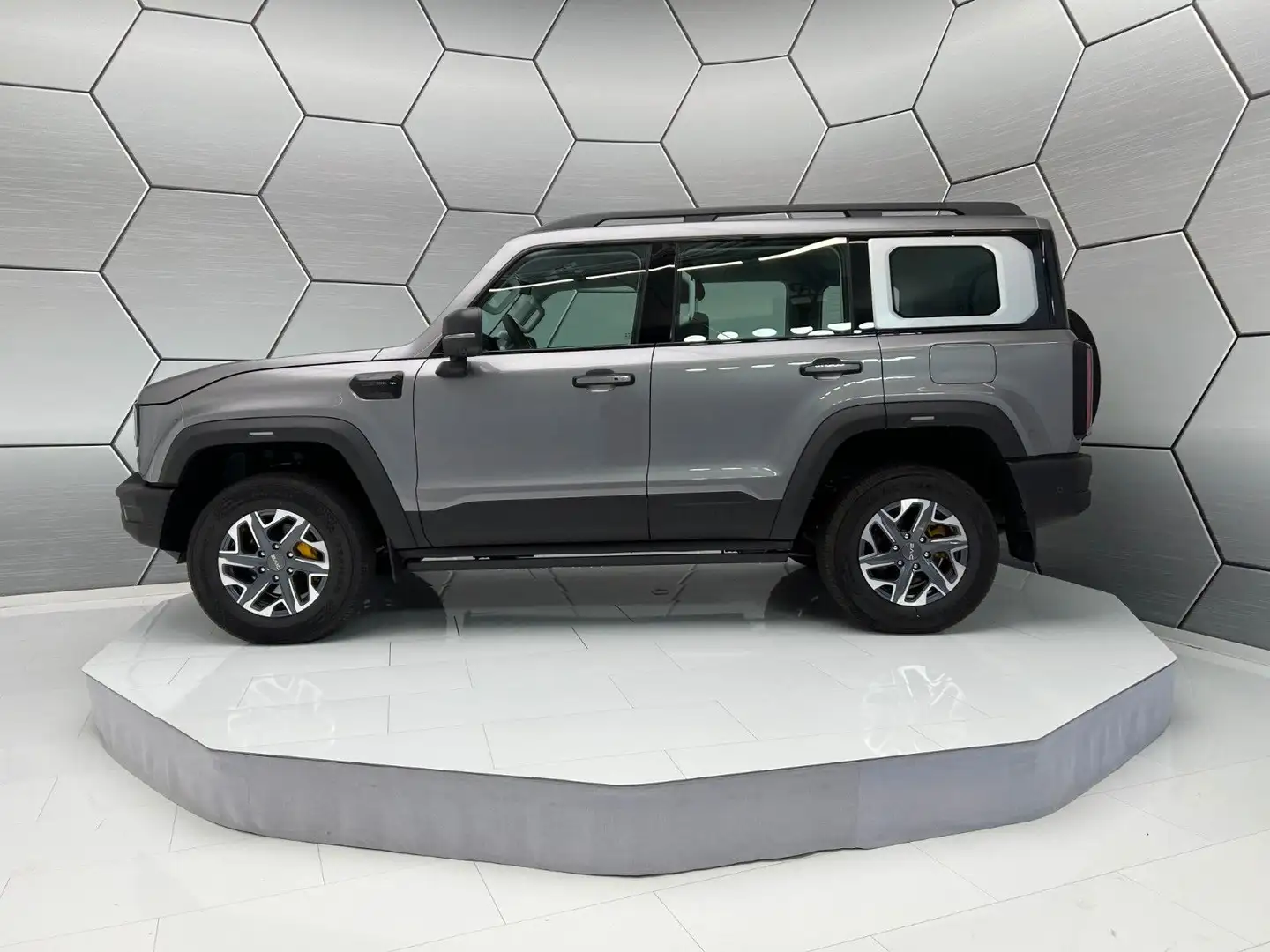 BAIC BJ40 2.0T 4WD 360°Kamera LED Leder Panorama Grau - 2