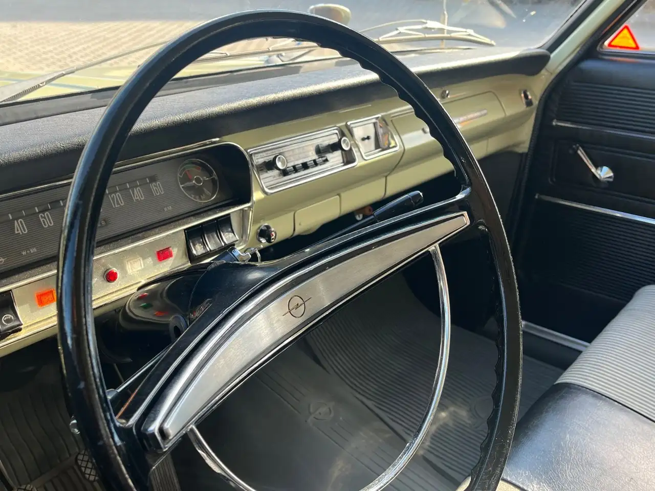 Opel Rekord A Olympia, Sitzbank, Lenkradschaltung, foto 10