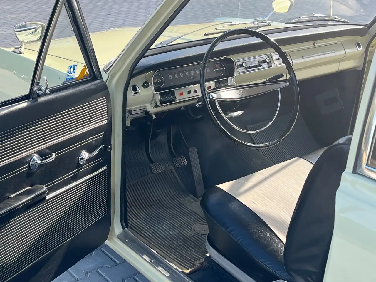 Opel Rekord A Olympia, Sitzbank, Lenkradschaltung, foto 12