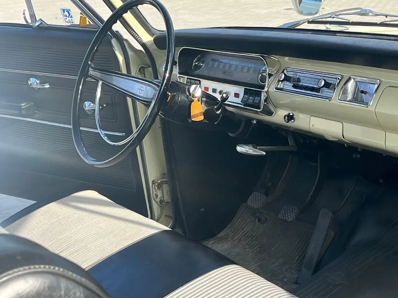 Opel Rekord A Olympia, Sitzbank, Lenkradschaltung, foto 11