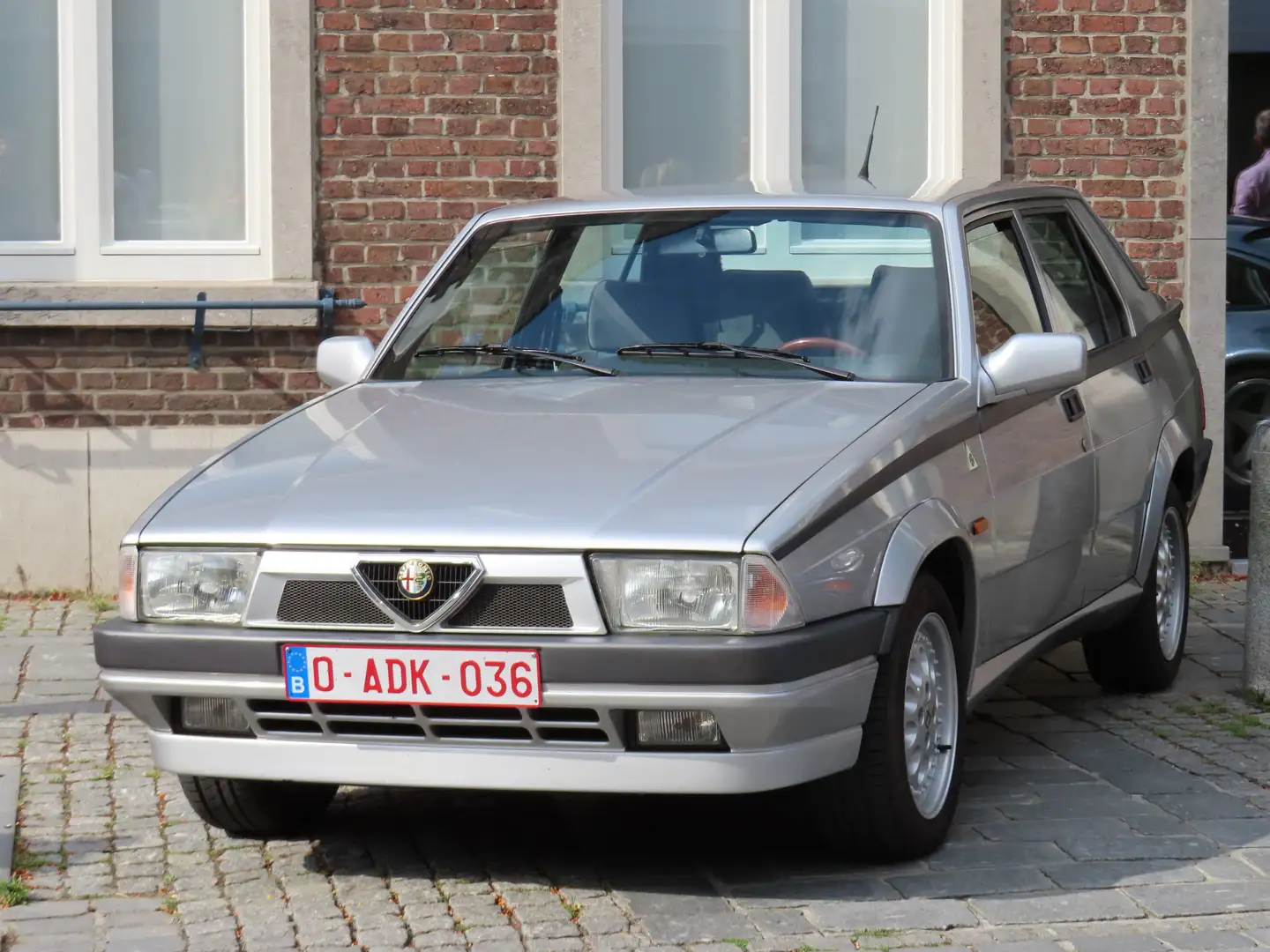 Alfa Romeo 75 75 1.6 ie Gri - 1
