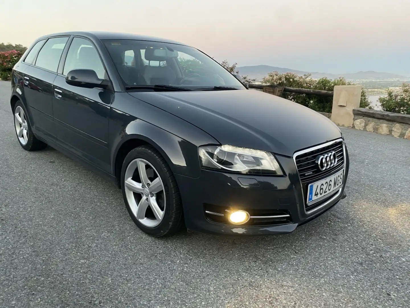 Audi A3 Sportback 1.8 TFSI Ambiente quattro Negro - 2