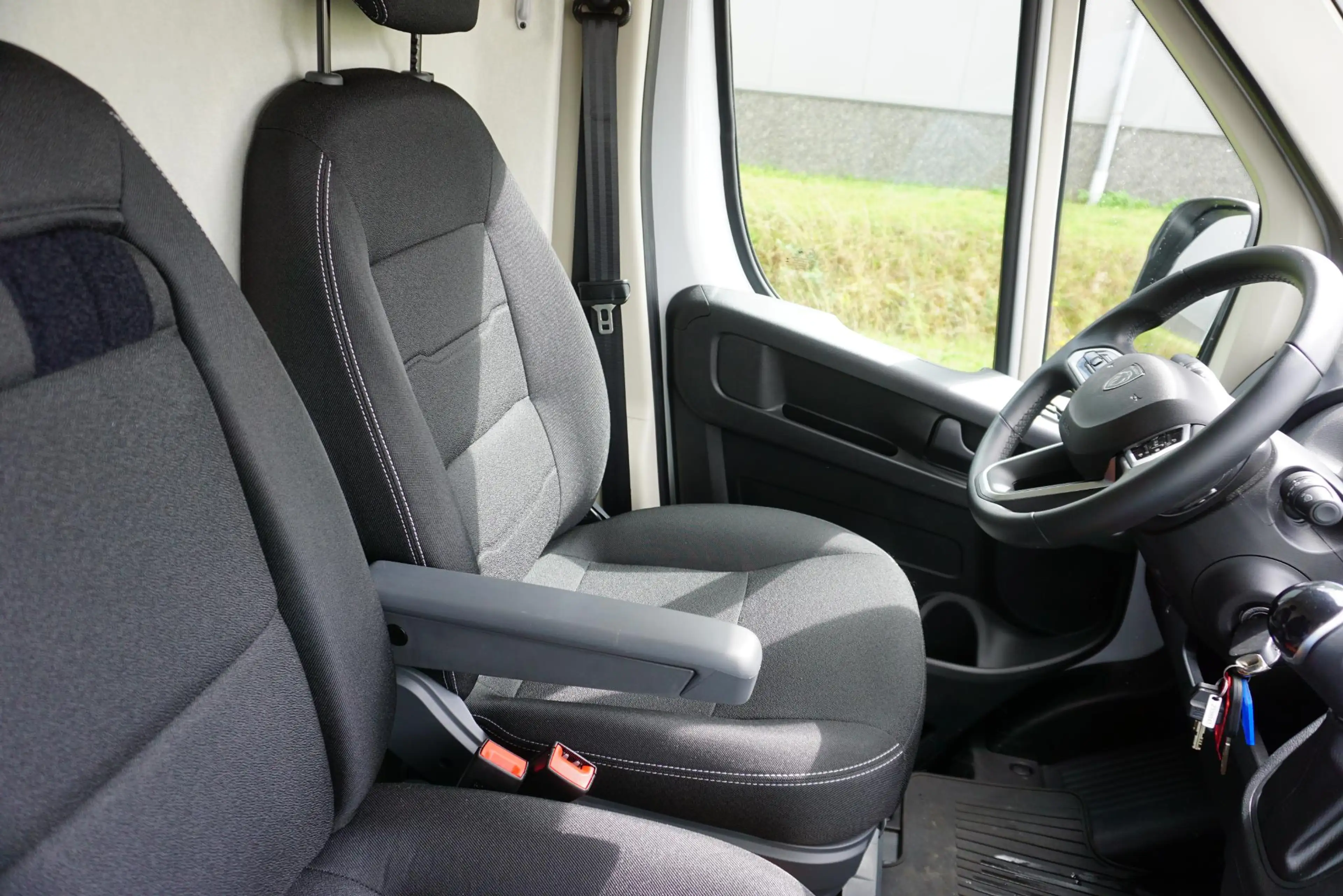 Peugeot Boxer 2.2 BlueHDi 140 L3H2 3.5t in Nieuwstaat |Mooie cam — photo 11