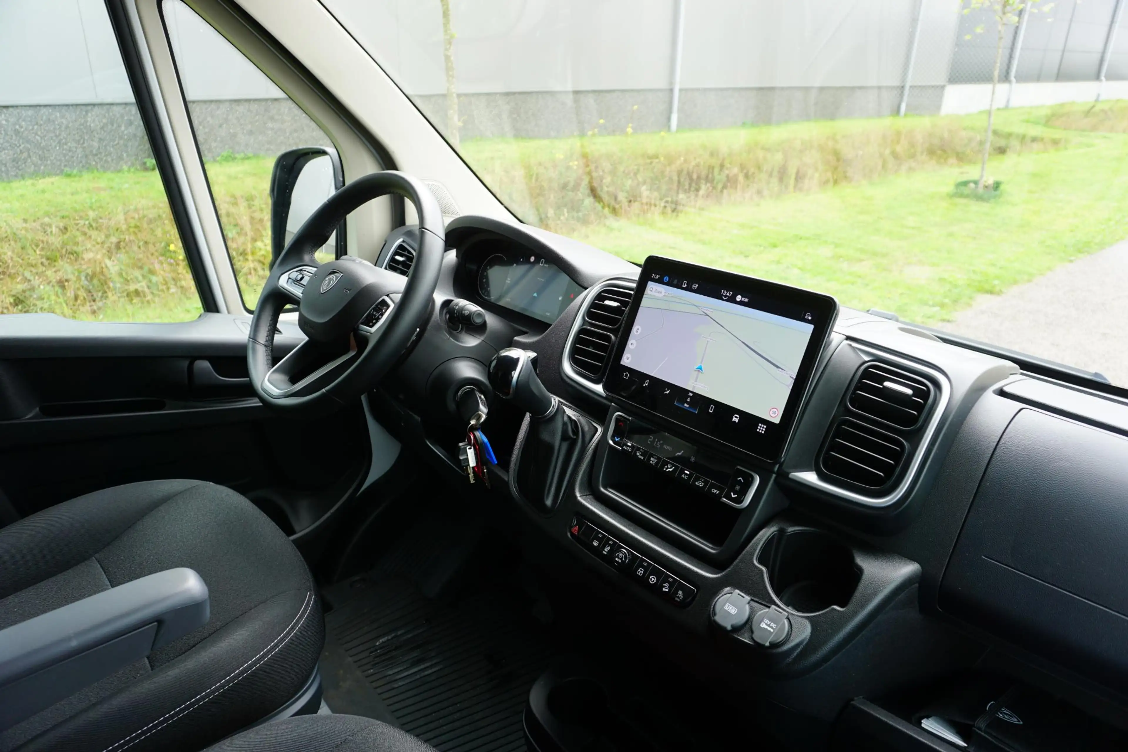Peugeot Boxer 2.2 BlueHDi 140 L3H2 3.5t in Nieuwstaat |Mooie cam — photo 8