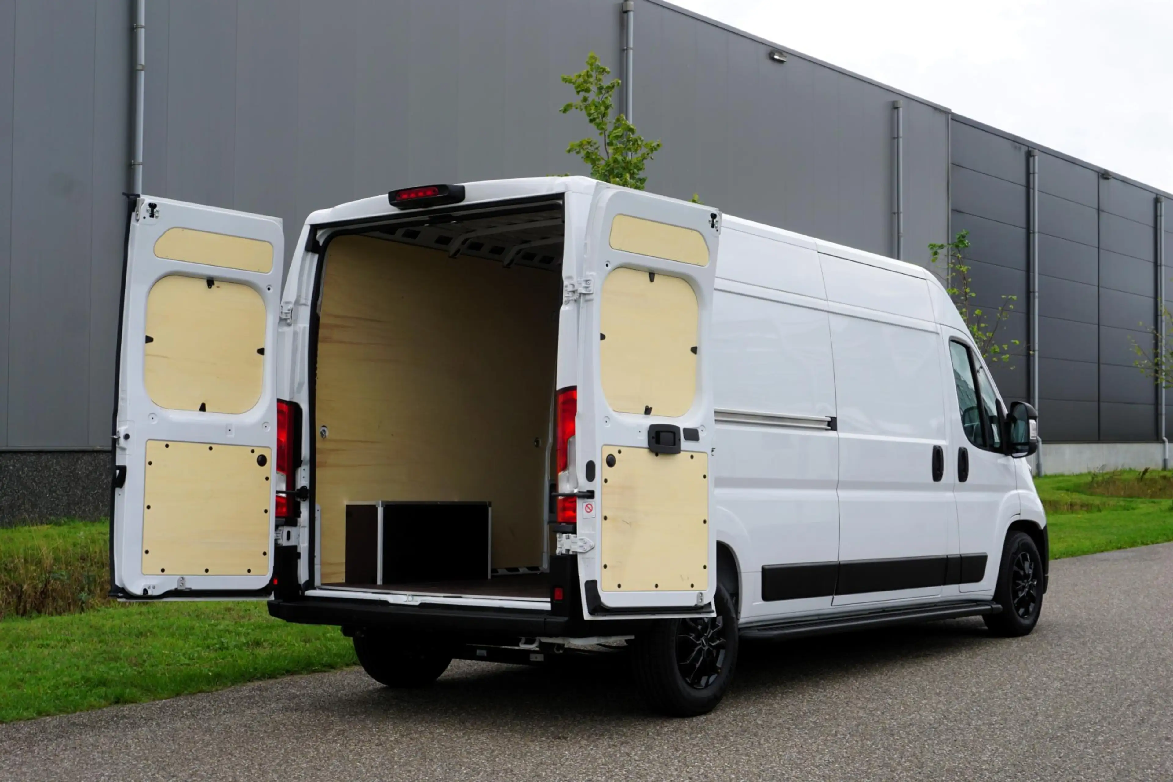 Peugeot Boxer 2.2 BlueHDi 140 L3H2 3.5t in Nieuwstaat |Mooie cam — photo 3