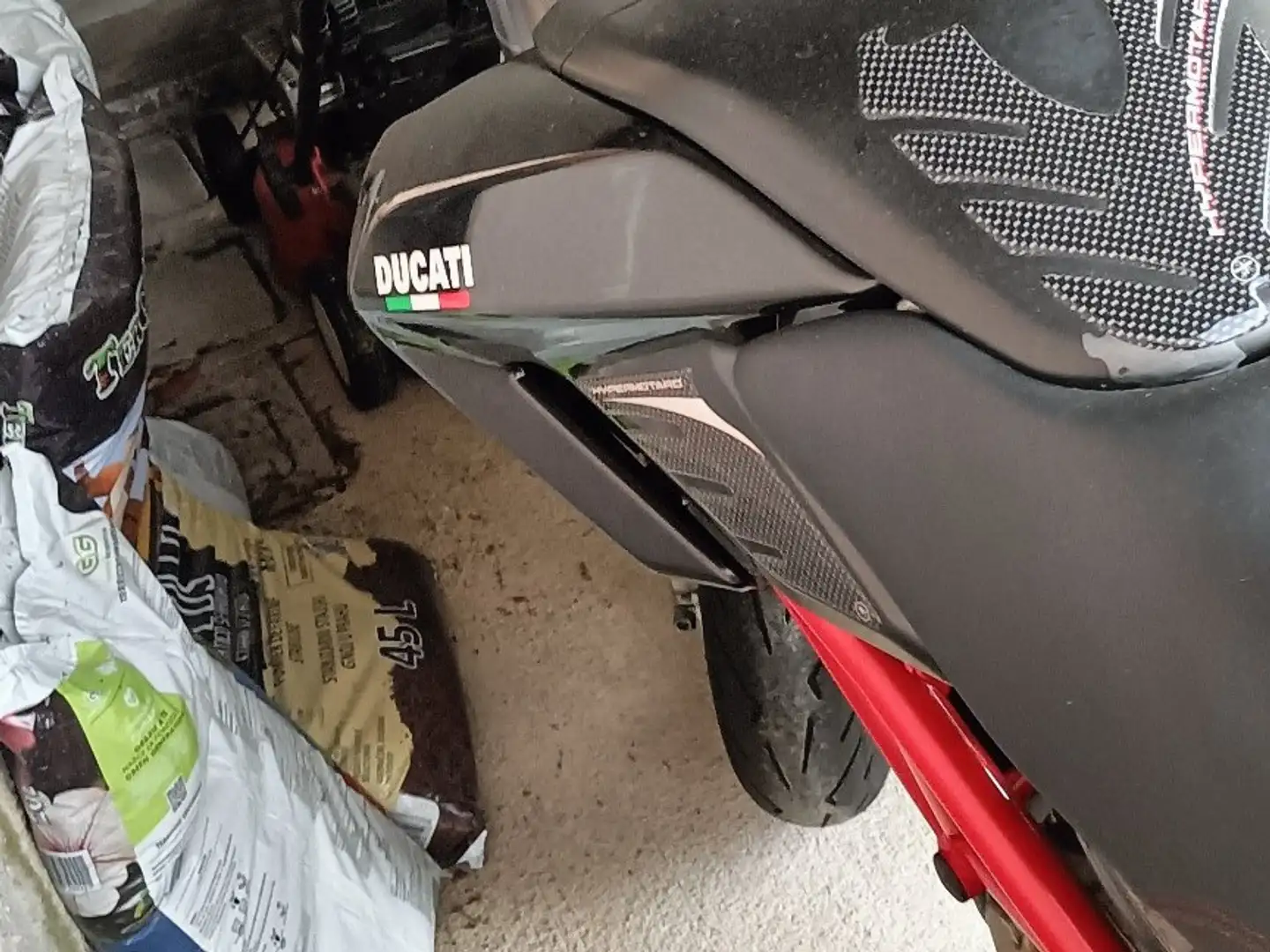 Ducati Hypermotard 1100 Fekete - 1