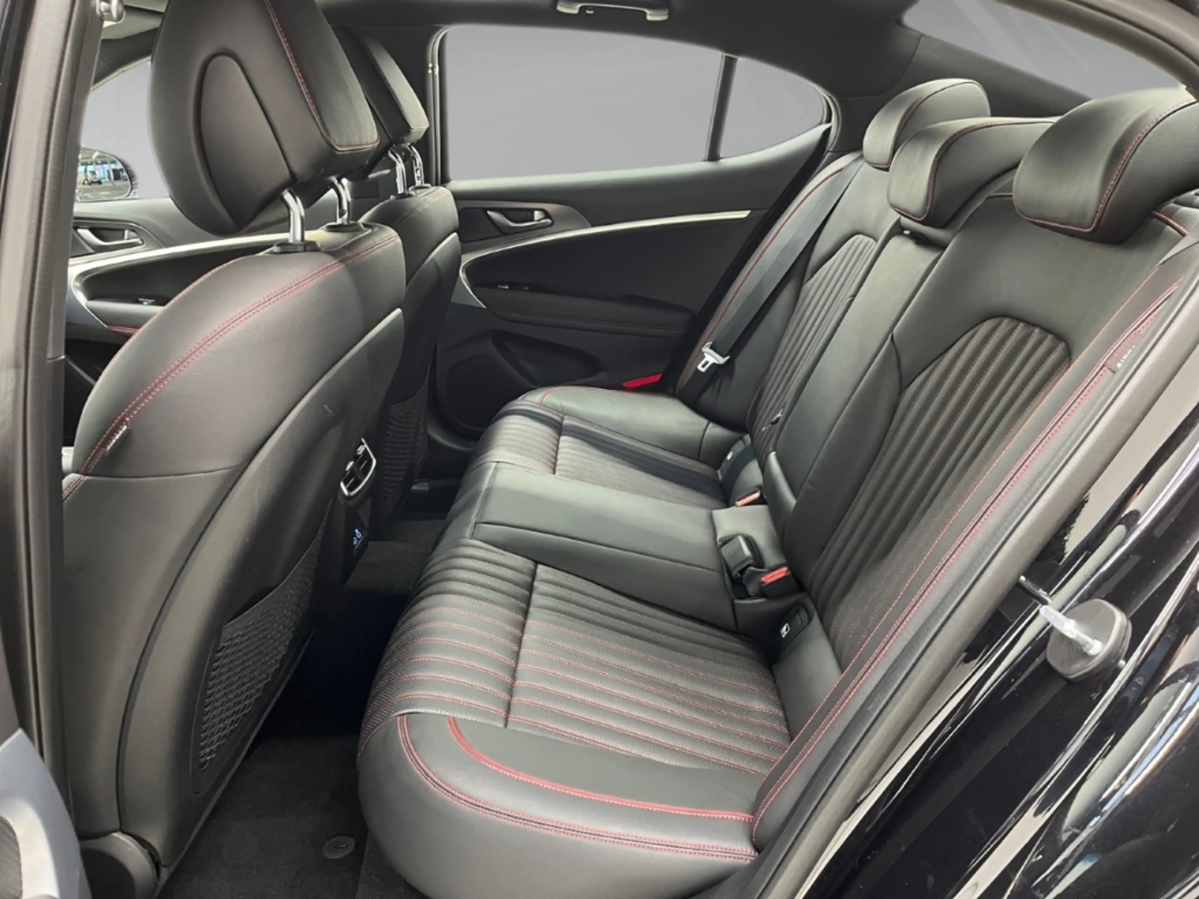 Genesis G70 Sport 4WD AD Leder LED Sperrdiff. ACC El. Heckklap — photo 14