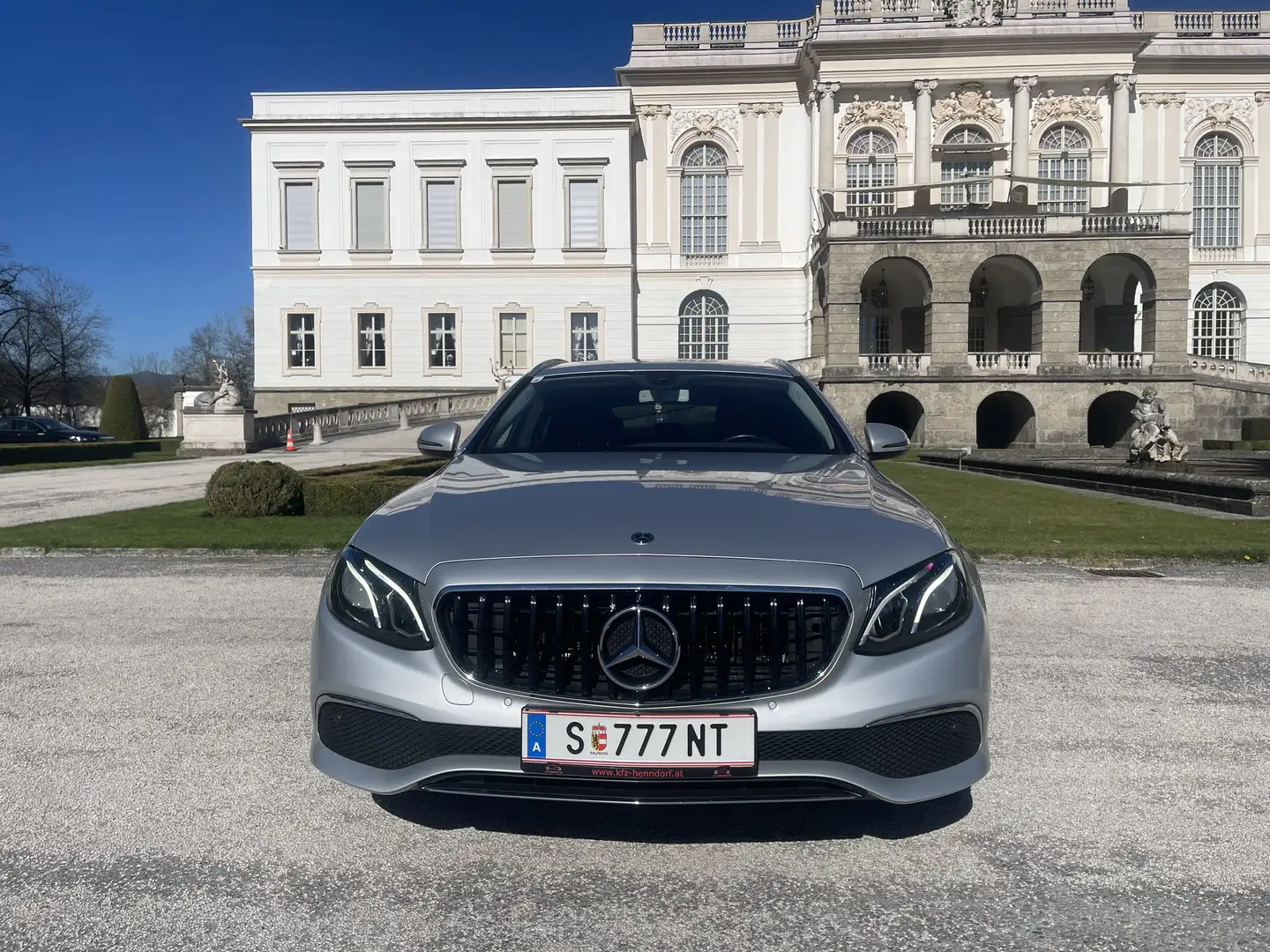 Mercedes-Benz E 200 d T Avantgarde Aut. Silber - 2