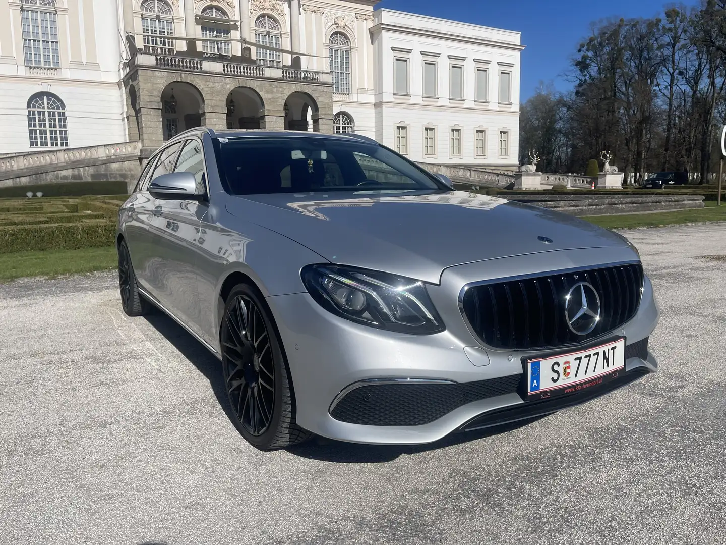 Mercedes-Benz E 200 d T Avantgarde Aut. Silber - 1