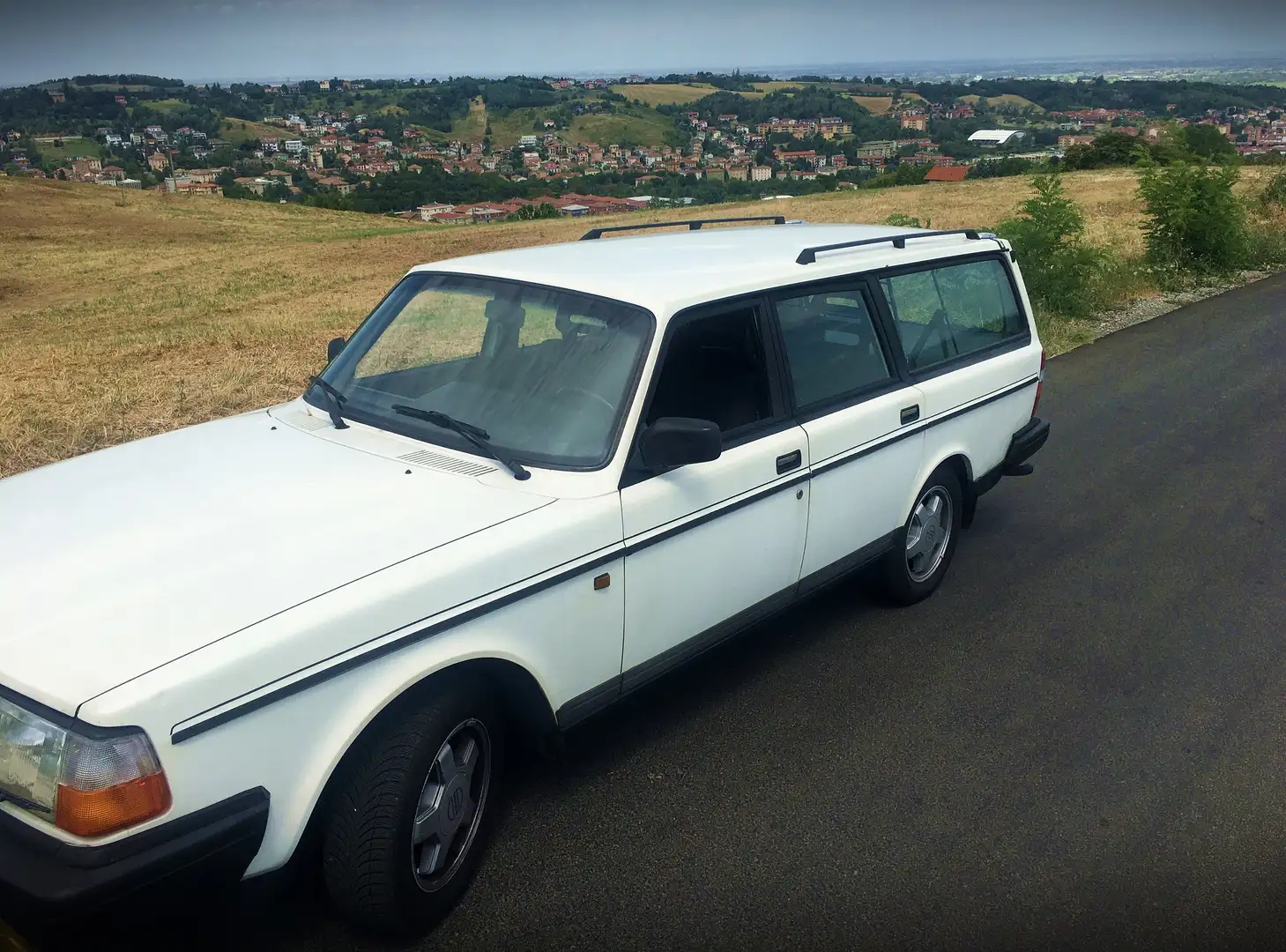 Volvo 240 POLAR White - 2