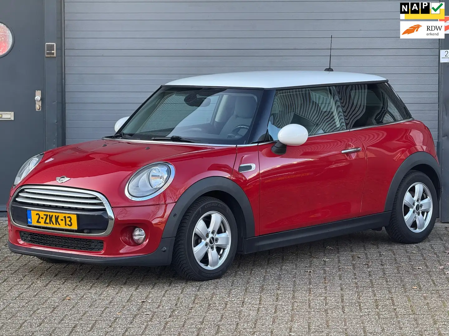 MINI Cooper Mini 1.5 First Born Edition Rot - 1