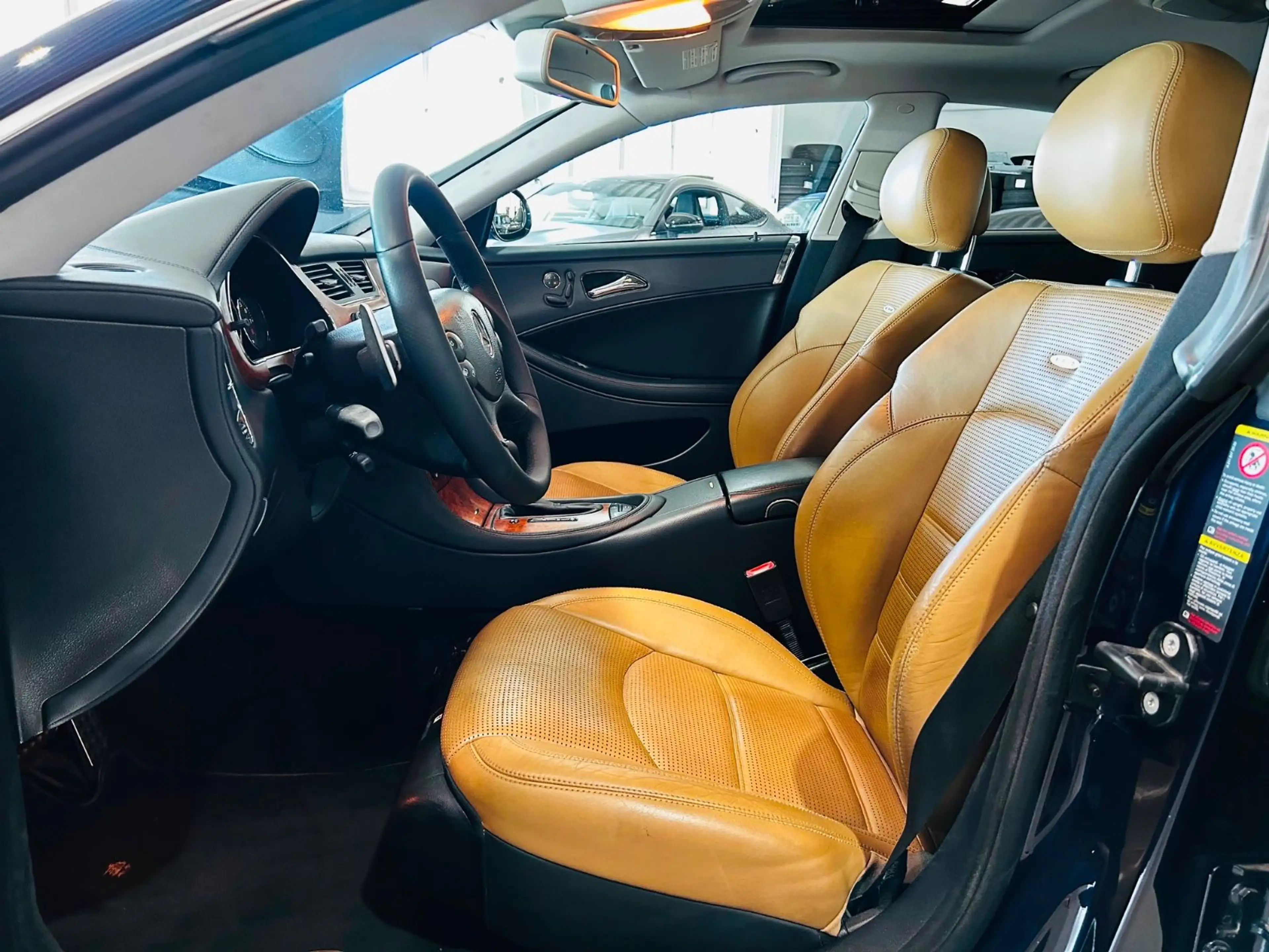 Mercedes-Benz CLS 63 AMG *Harman-Kardon*Sitzbelüftung*Schiebe. — photo 14