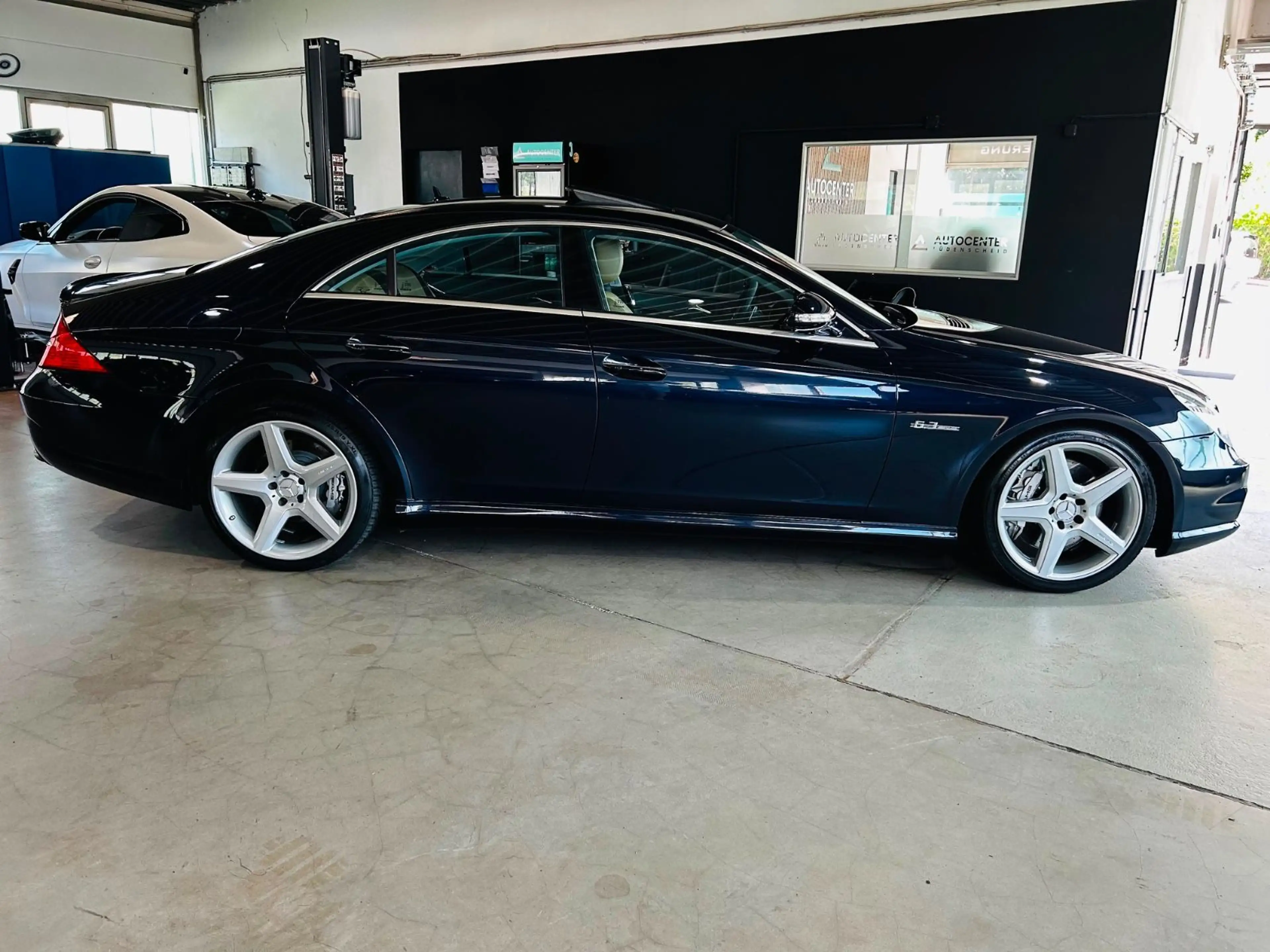 Mercedes-Benz CLS 63 AMG *Harman-Kardon*Sitzbelüftung*Schiebe. — photo 7