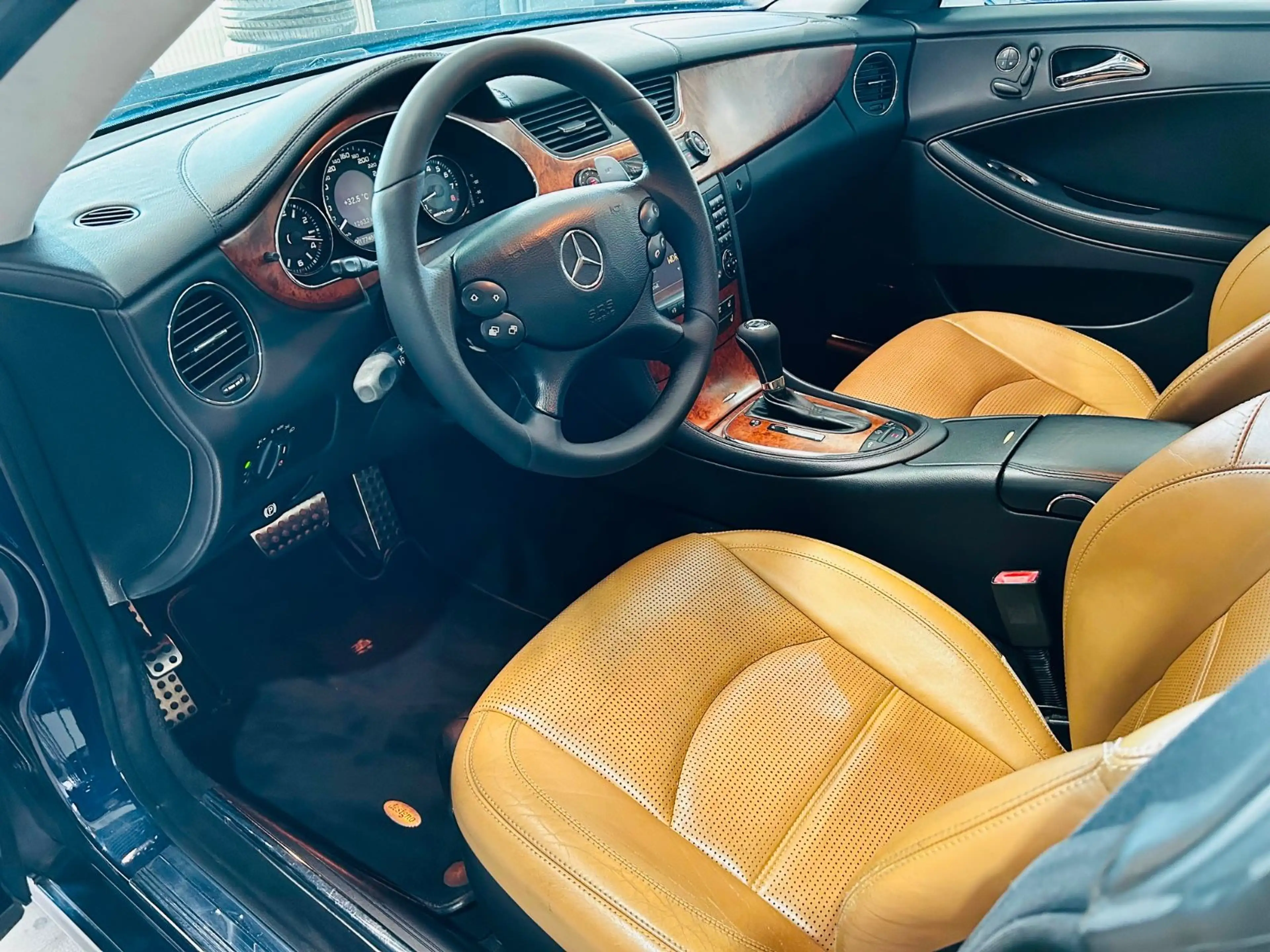 Mercedes-Benz CLS 63 AMG *Harman-Kardon*Sitzbelüftung*Schiebe. — photo 13