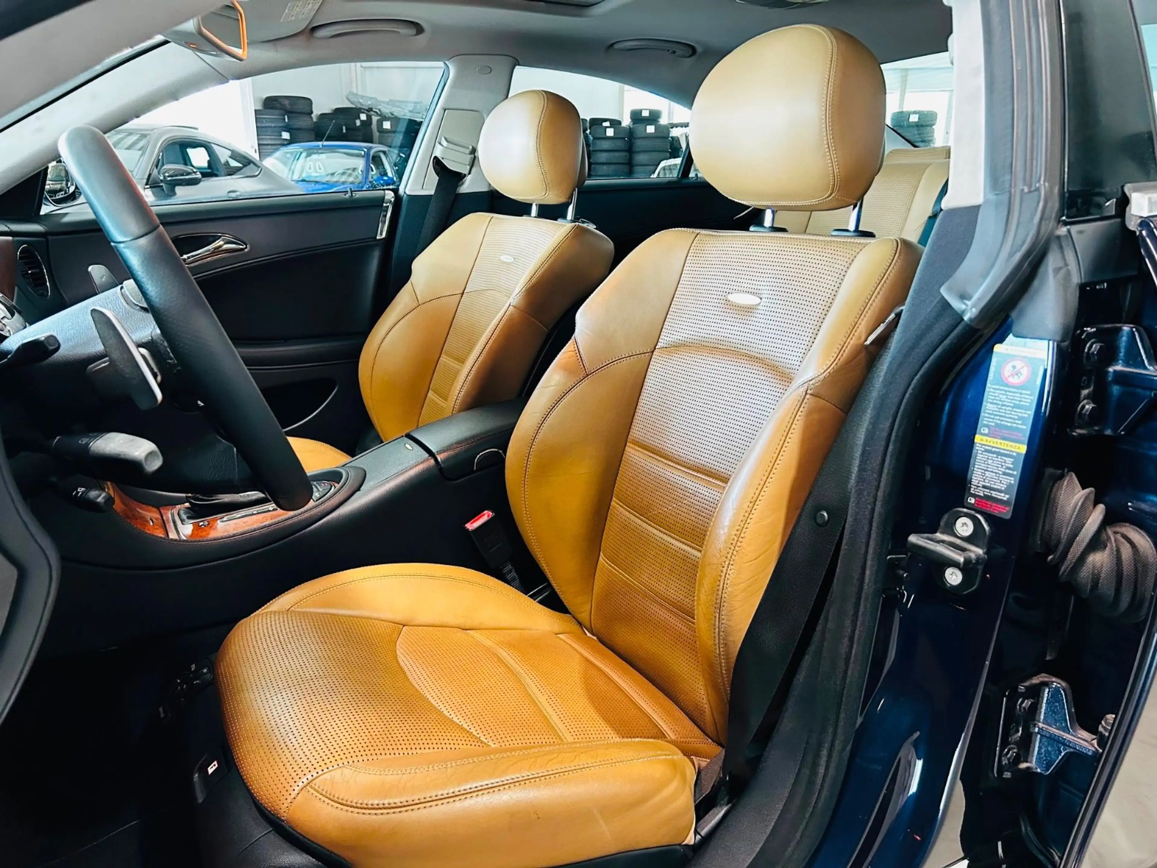 Mercedes-Benz CLS 63 AMG *Harman-Kardon*Sitzbelüftung*Schiebe. — photo 15