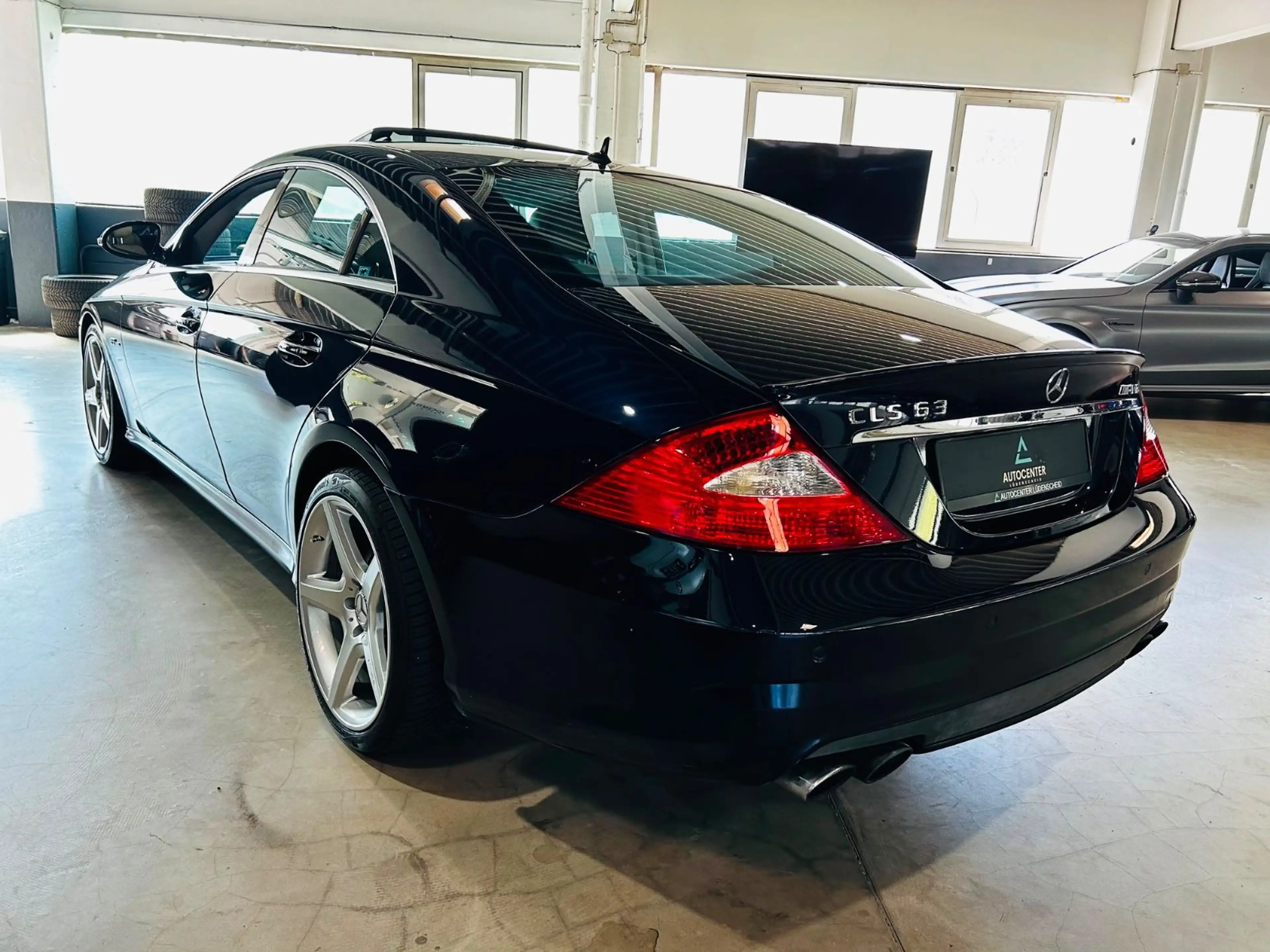 Mercedes-Benz CLS 63 AMG *Harman-Kardon*Sitzbelüftung*Schiebe. — photo 4