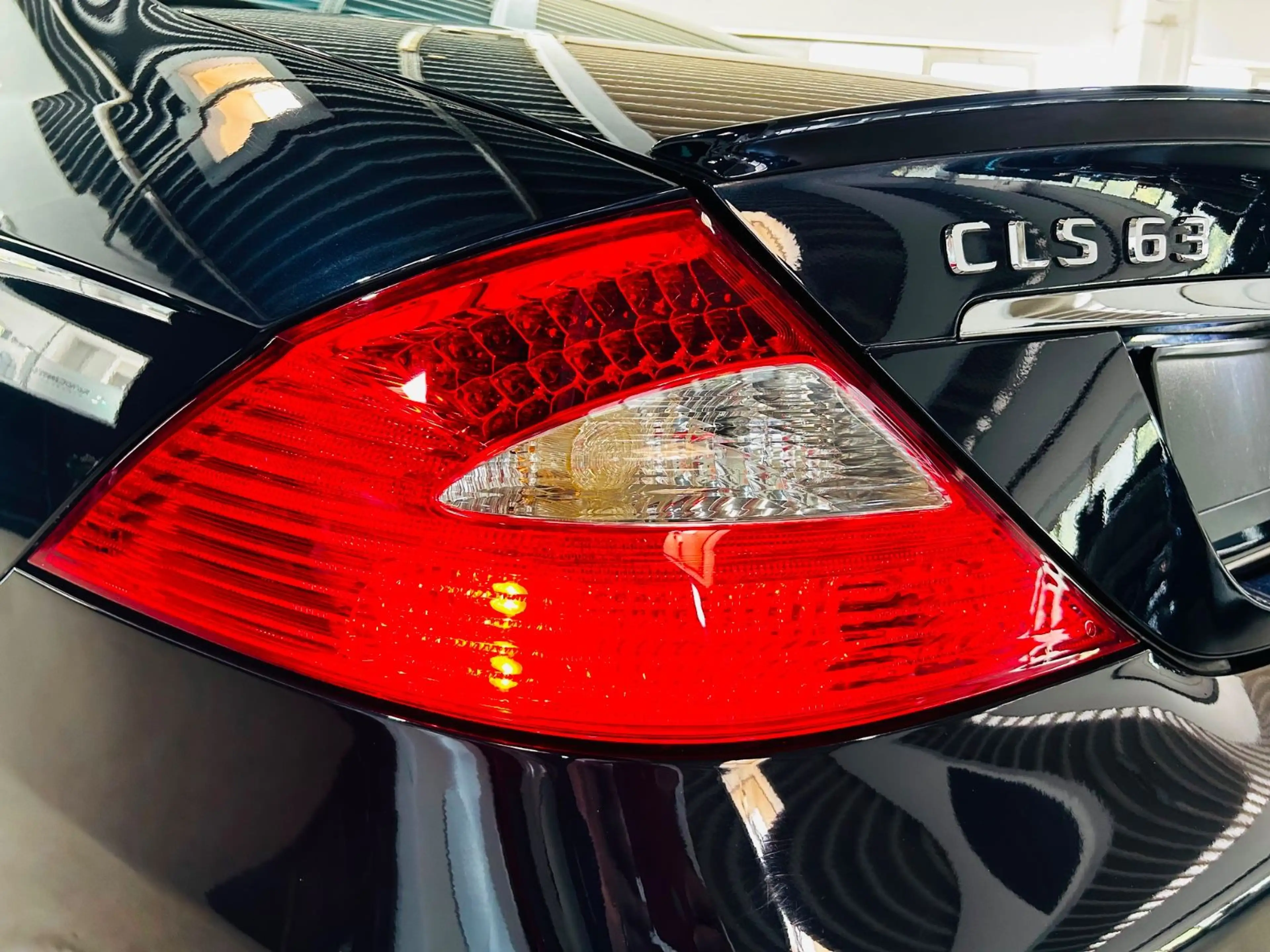 Mercedes-Benz CLS 63 AMG *Harman-Kardon*Sitzbelüftung*Schiebe. — photo 12