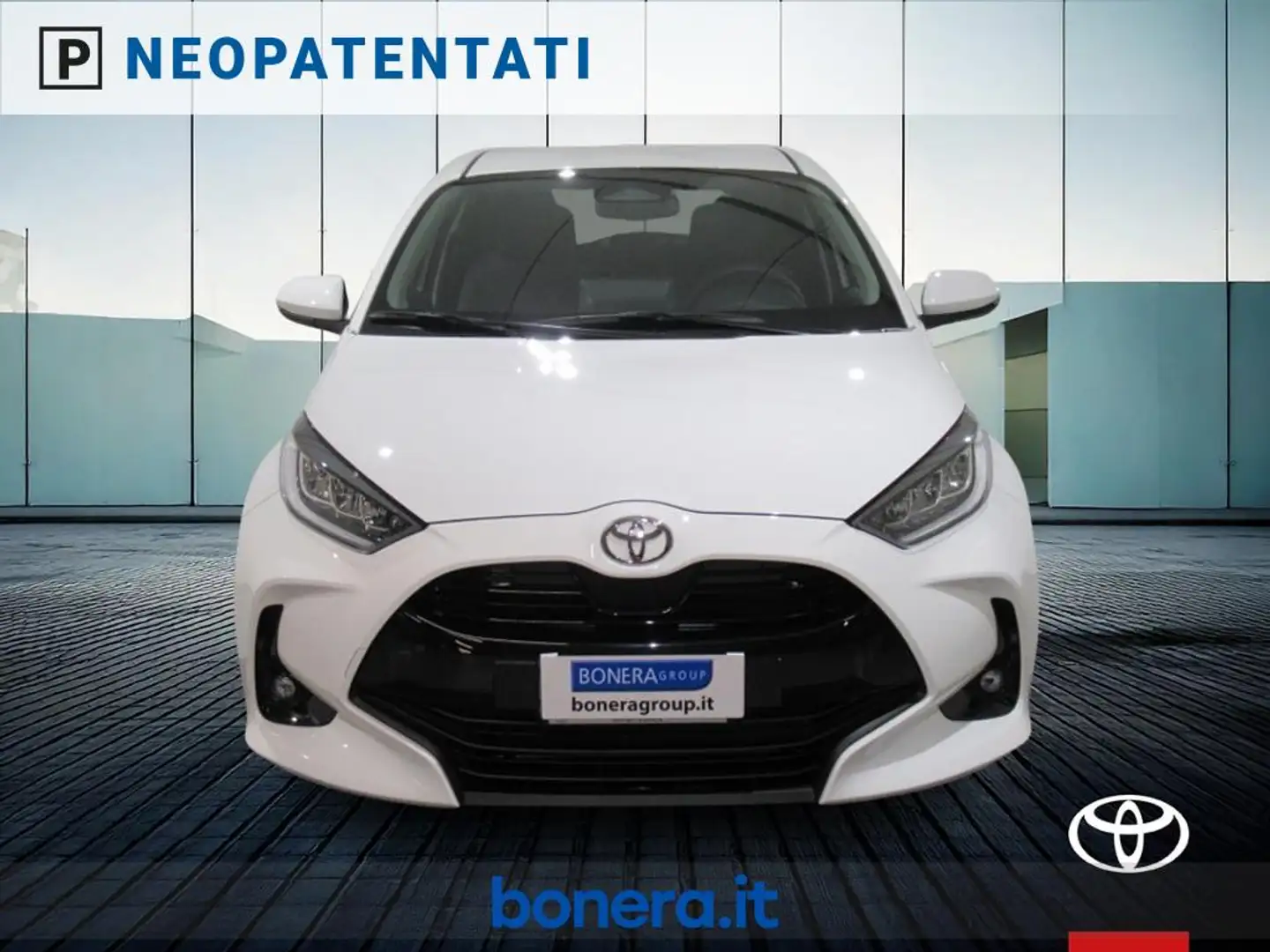 Toyota Yaris 1.5 hybrid Trend Bianco - 2