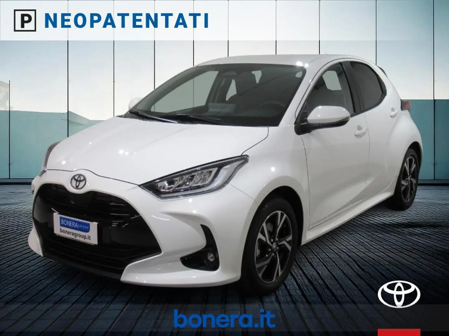 Toyota Yaris 1.5 hybrid Trend Bianco - 1