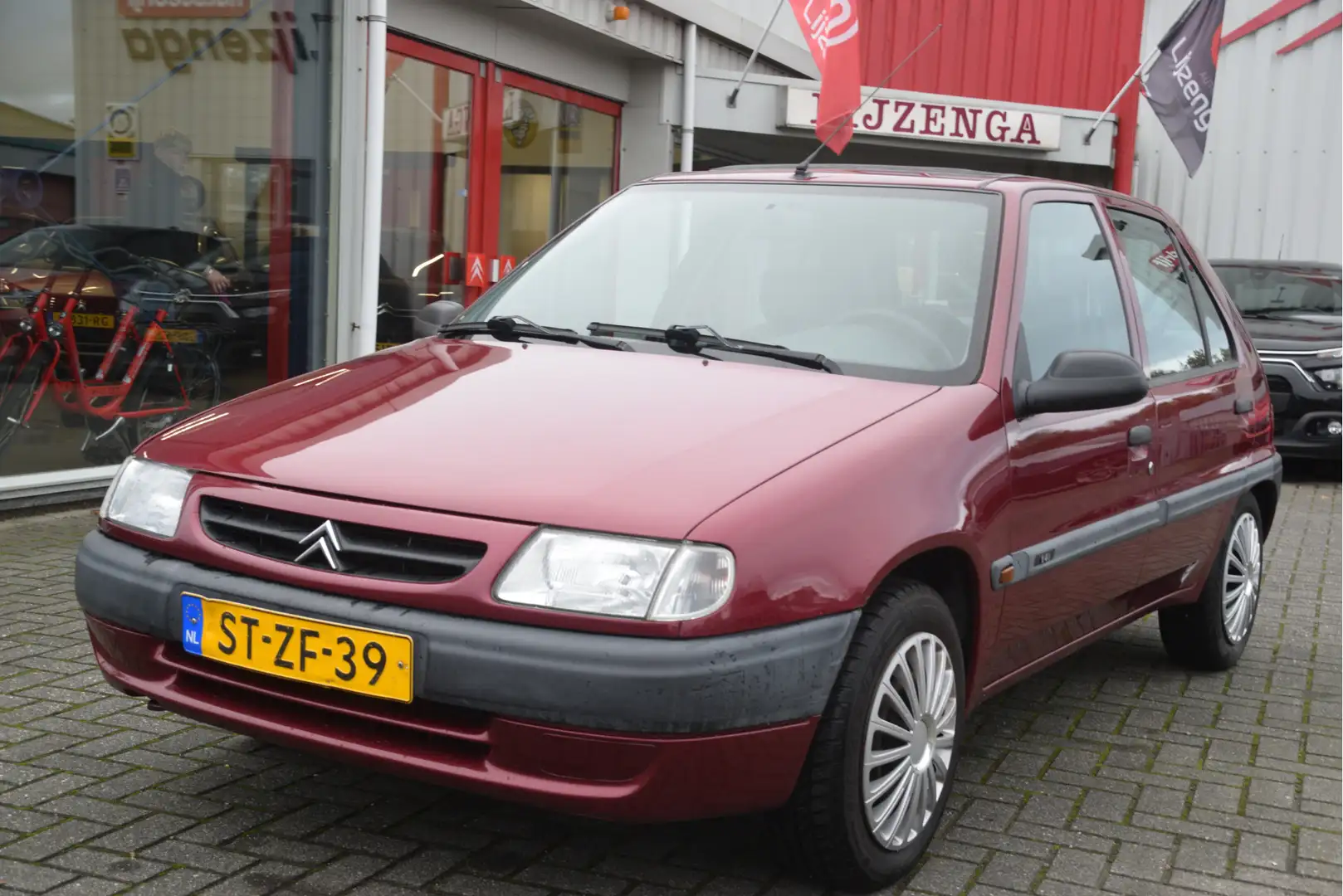 Citroen SAXO 1.4i SX Automaat | 5-deurs | centrale vergrendelin Rot - 2