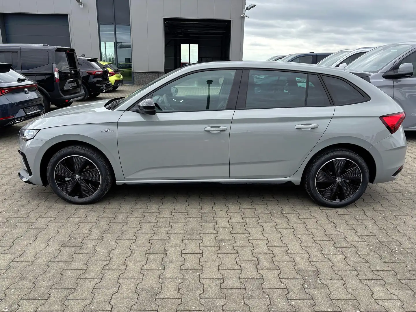 Skoda Scala Monte Carlo 1.0 TSI 115PS DSG, STAHL-GRAU, Pano... Grau - 2