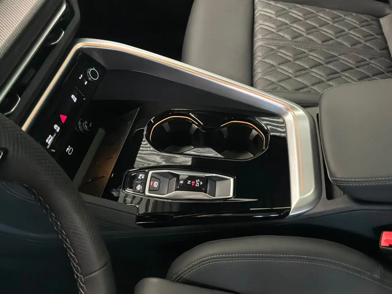 Audi SQ5 снимка Audi SQ5