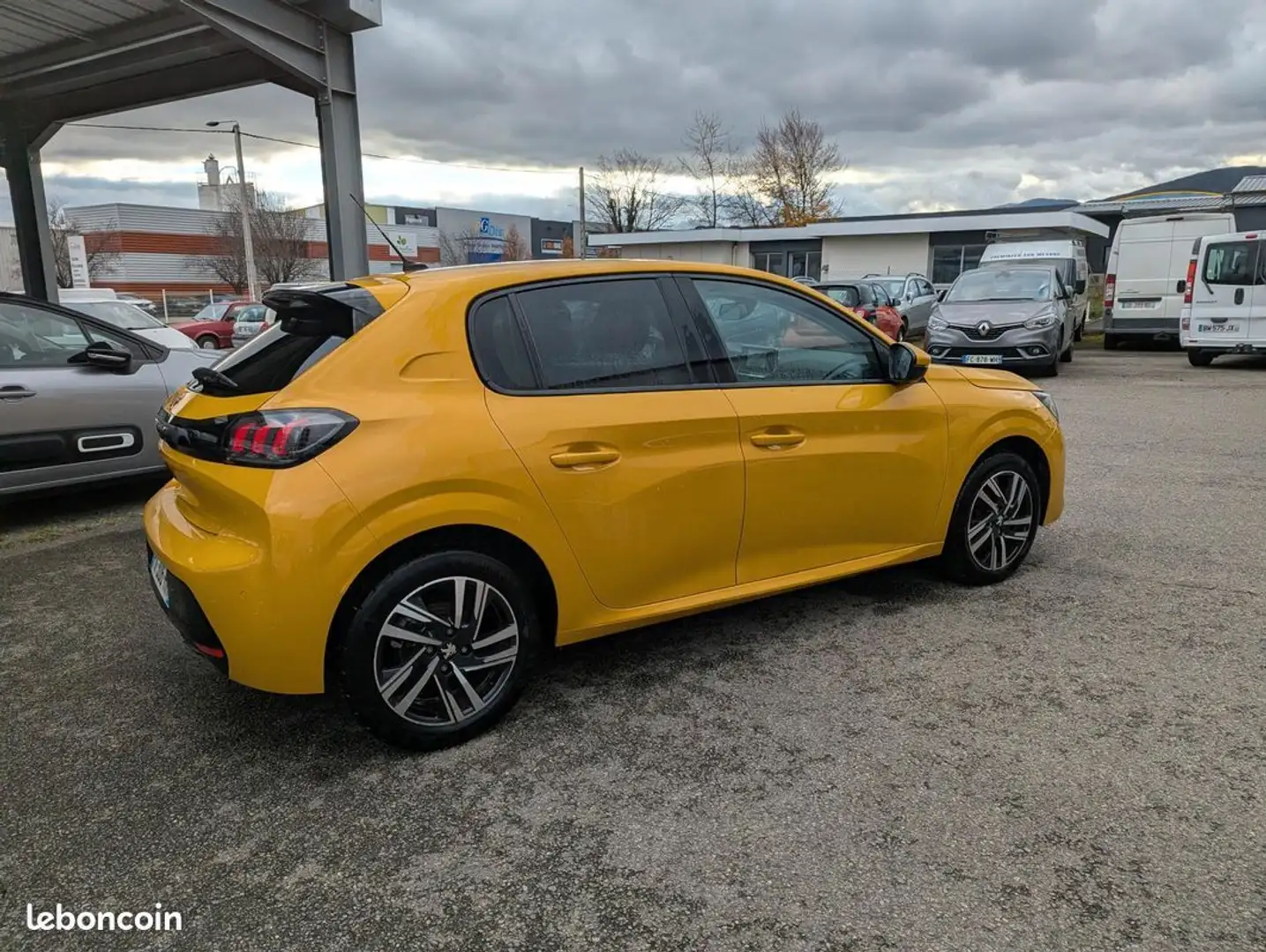 Peugeot 208 1.5 blue hdi 100 ALLURE, CAMERA Giallo - 2