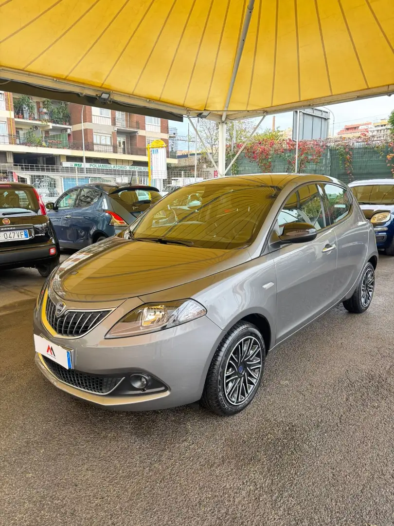 Lancia Ypsilon Ypsilon 1.0 FireFly 5 porte S&S Hybrid Gold Gris - 1
