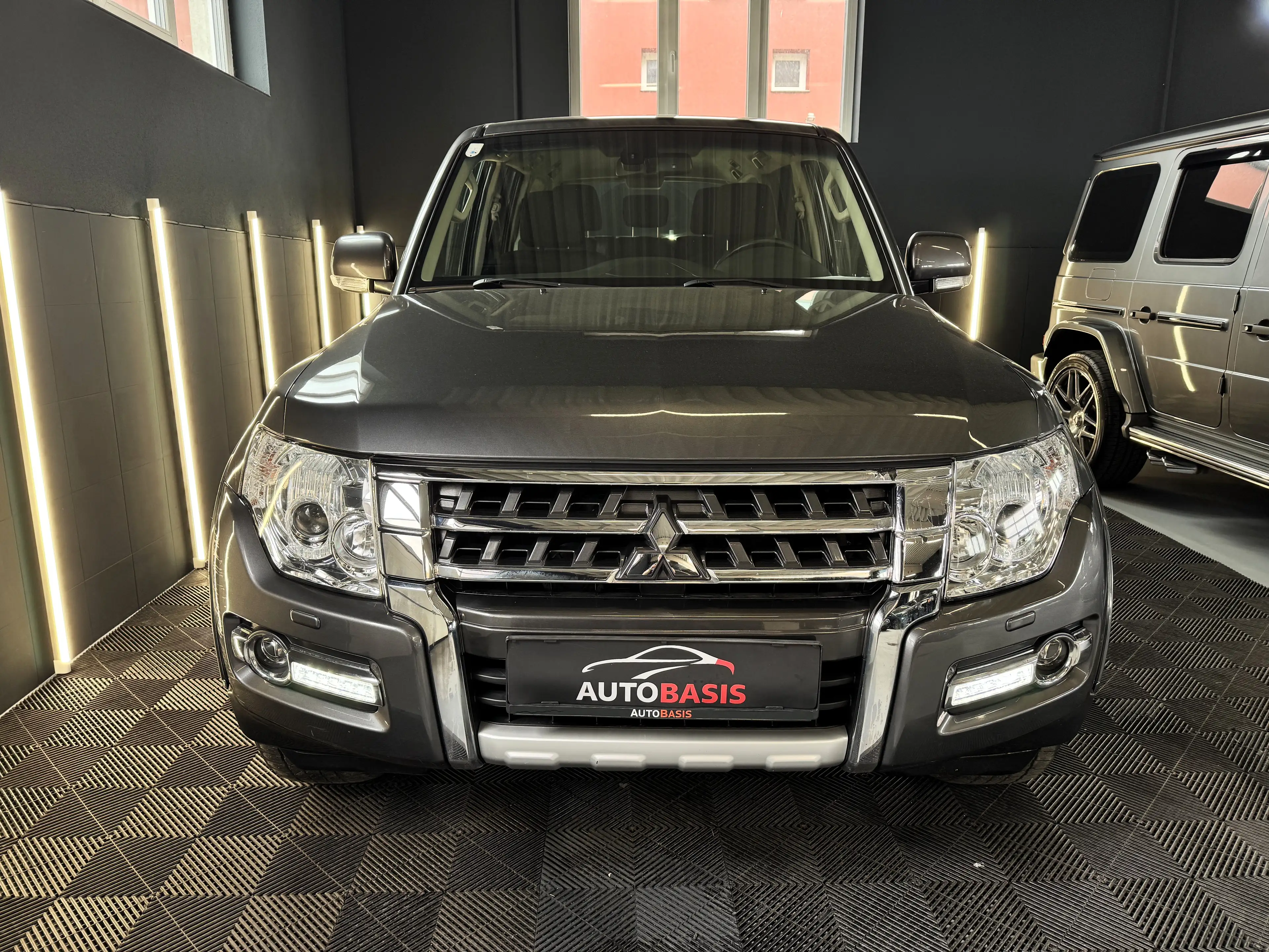 Mitsubishi Pajero 3.2 DI-D Edition 100 Aut. 1.Besitz/Kamera/7-Sitzer — photo 3
