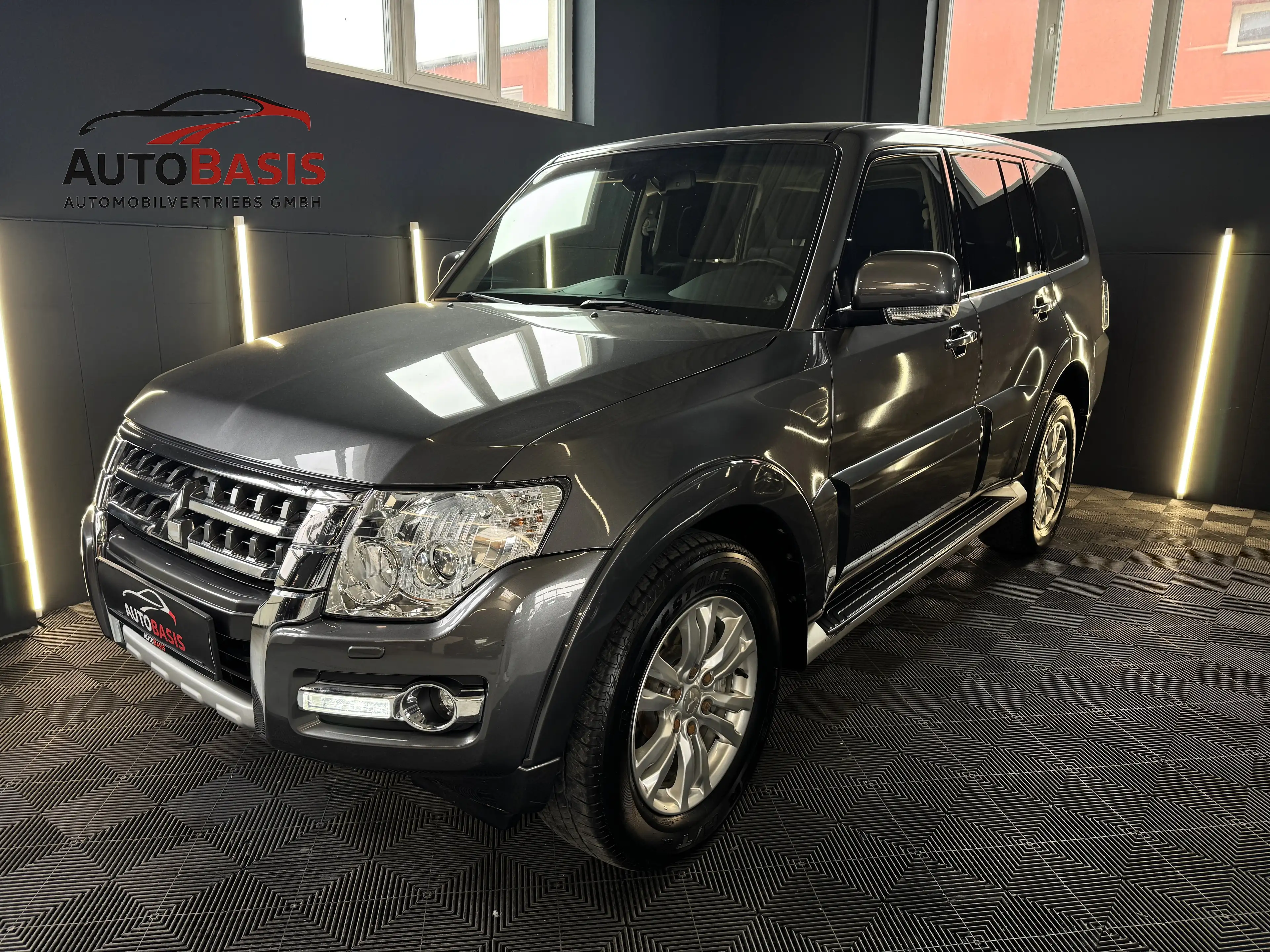 Mitsubishi Pajero 3.2 DI-D Edition 100 Aut. 1.Besitz/Kamera/7-Sitzer