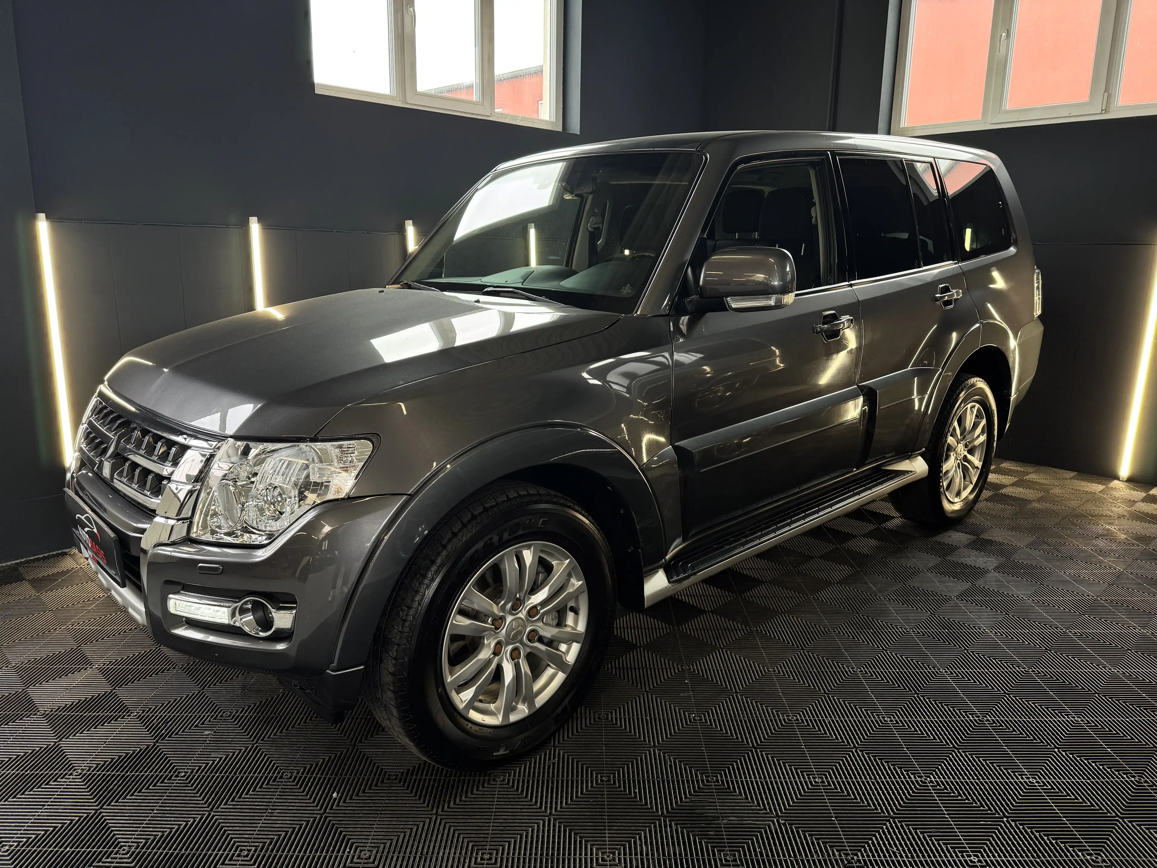 Mitsubishi Pajero 3.2 DI-D Edition 100 Aut. 1.Besitz/Kamera/7-Sitzer — photo 2