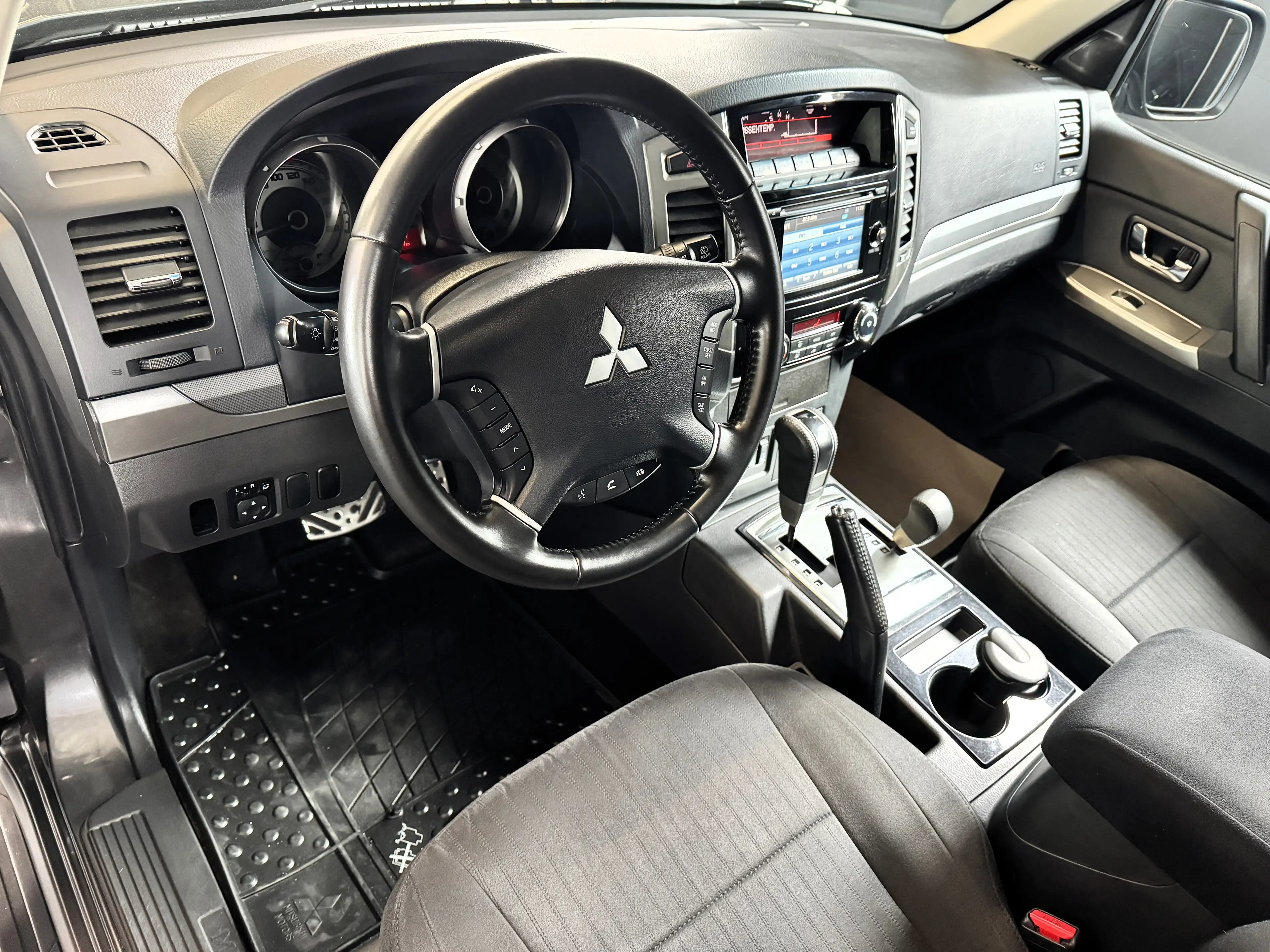Mitsubishi Pajero 3.2 DI-D Edition 100 Aut. 1.Besitz/Kamera/7-Sitzer — photo 11