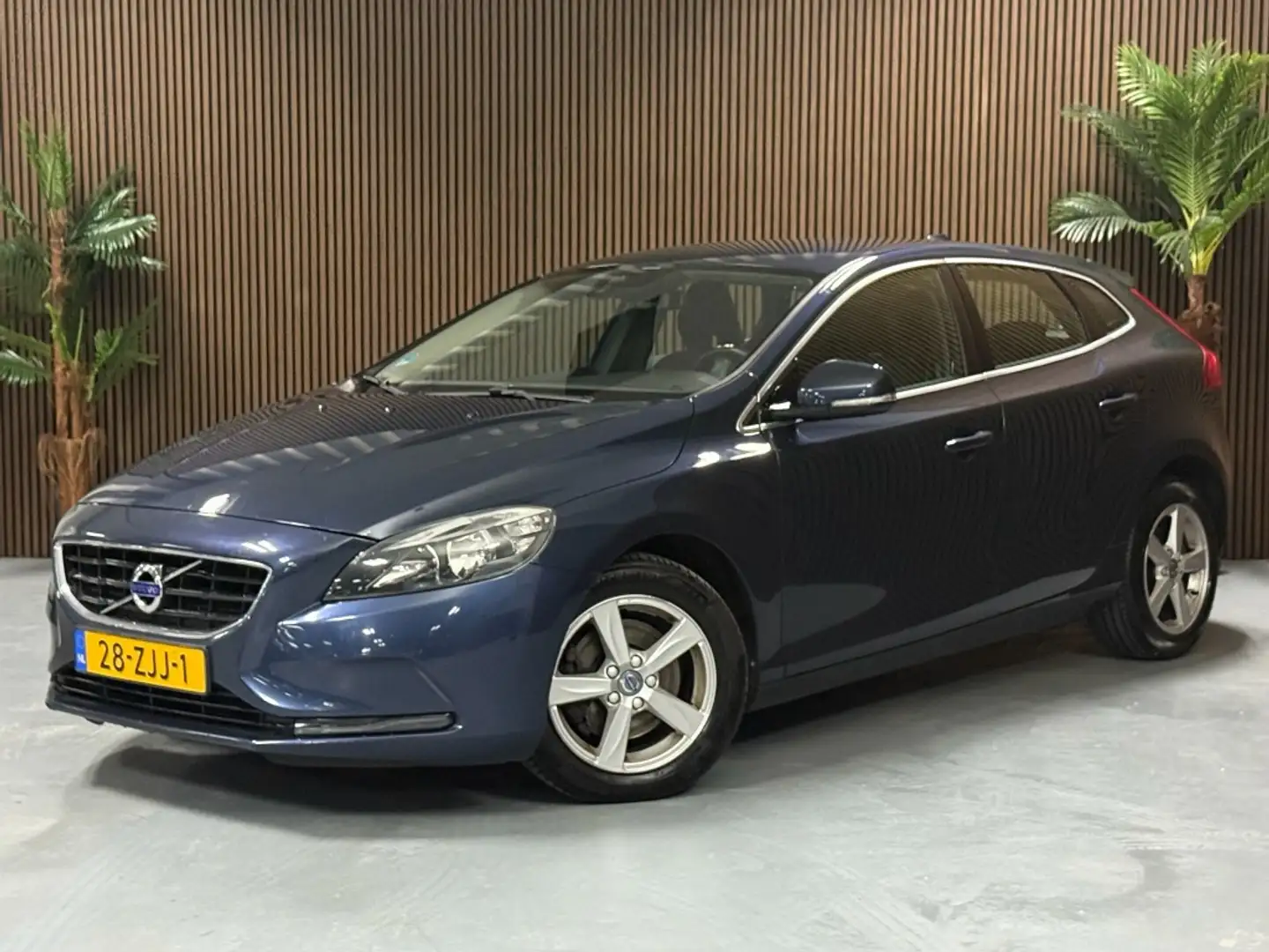 Volvo V40 1.6 T3 Momentum Blauw - 2
