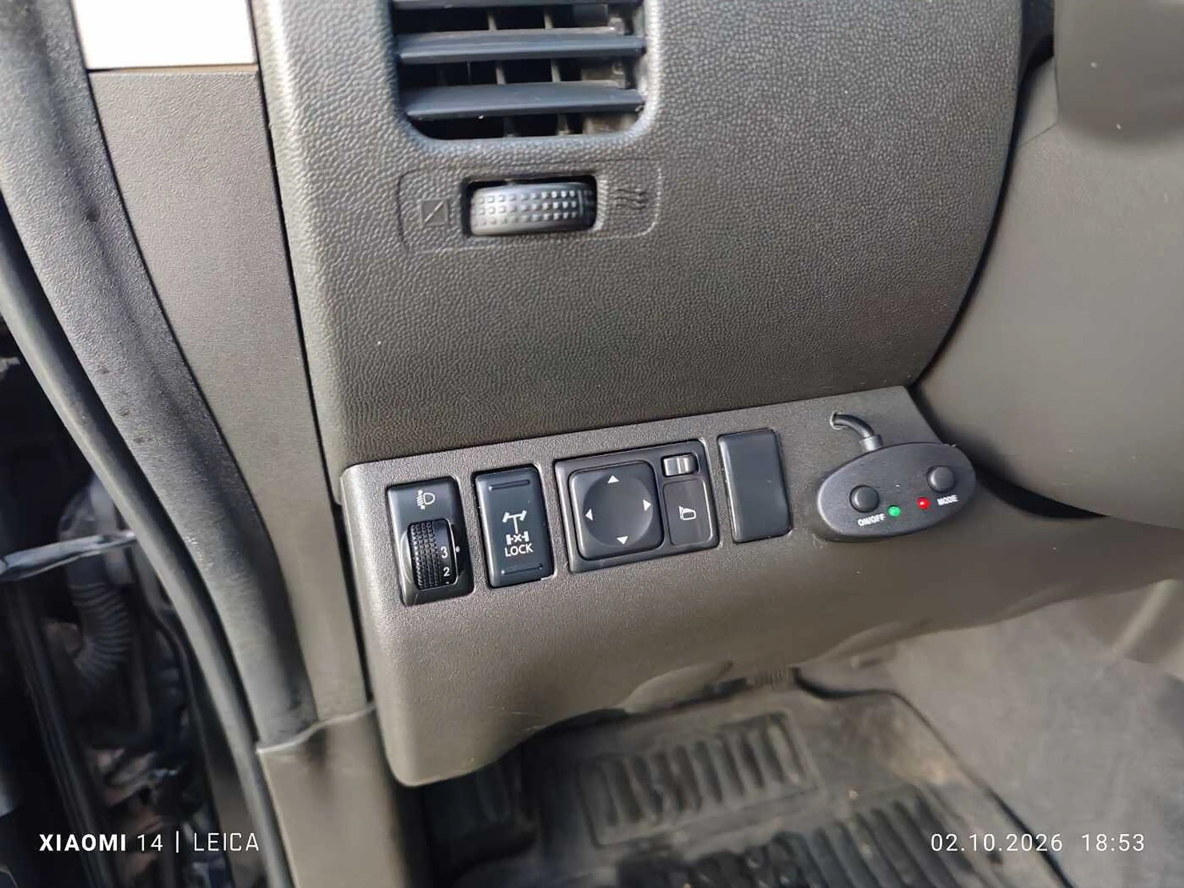 Nissan Navara pick-up 4x4 — photo 12