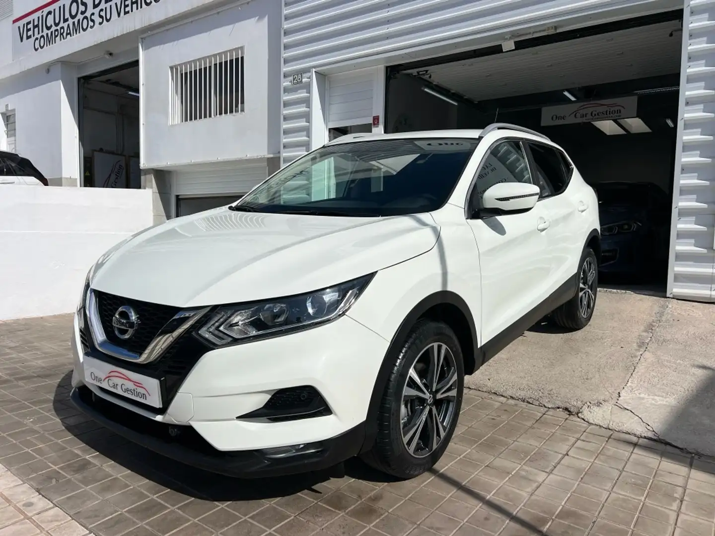 Nissan Qashqai 1.3 DIG-T N-Connecta 4x2 103kW Blanco - 1