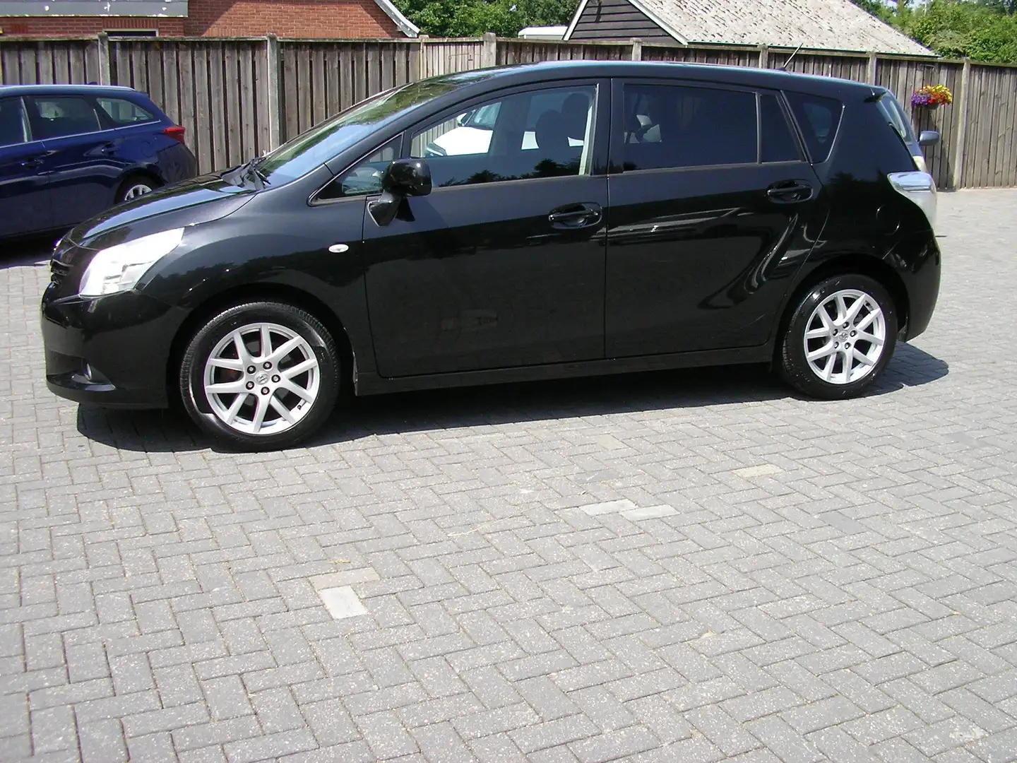 Toyota Verso 1.8 VVT-i Business NAVI  PANORAMA  CAMERA  NL-AUTO Zwart - 2