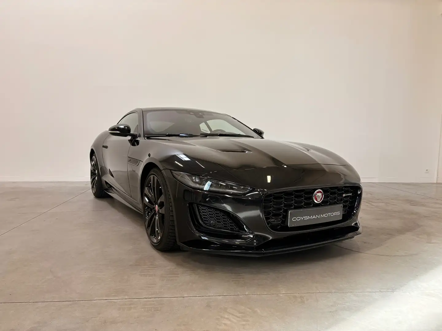 Jaguar F-Type Coupe P300 R-Dynamic/Meridian/PerfromanceS./Pano Zwart - 2
