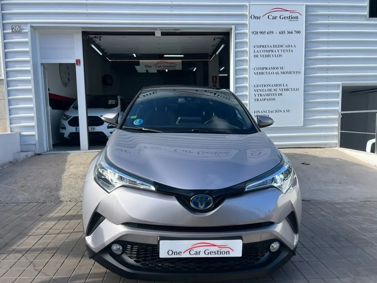 Toyota C-HR 125H Advance Grijs - 2